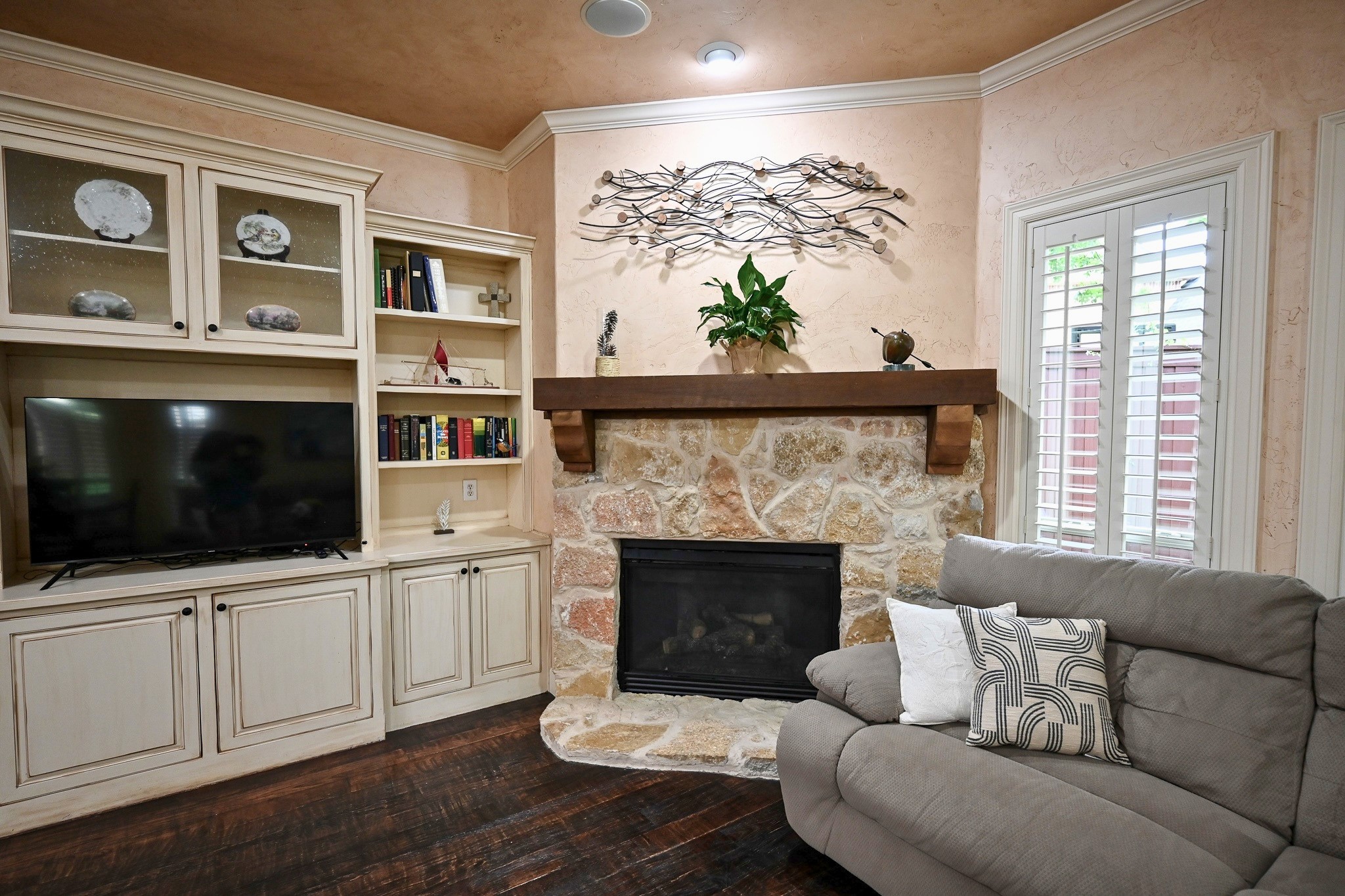 910 Belclaire Circle
