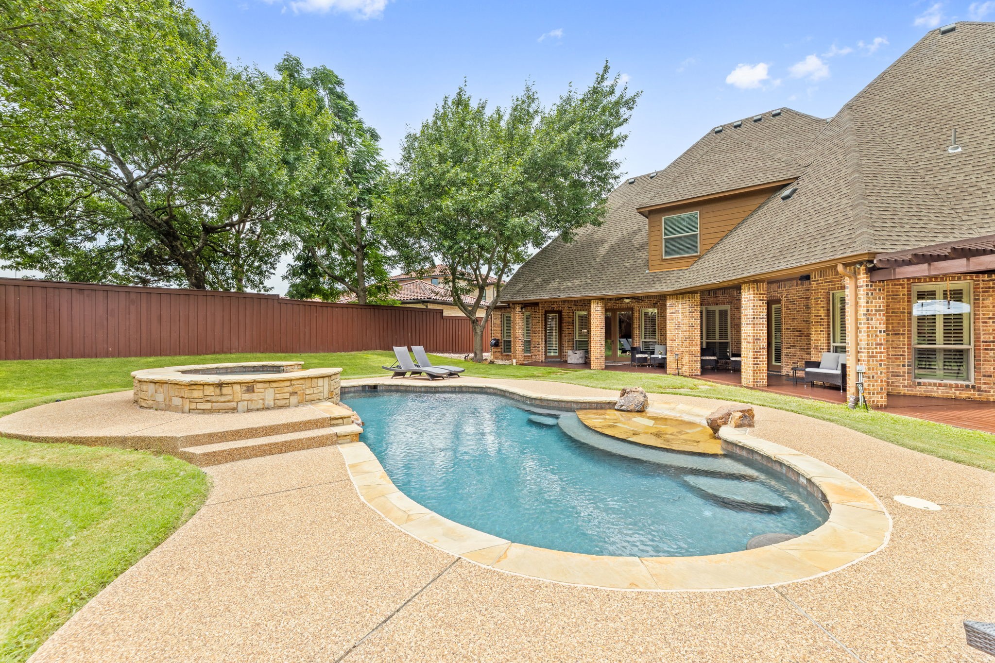 910 Belclaire Circle