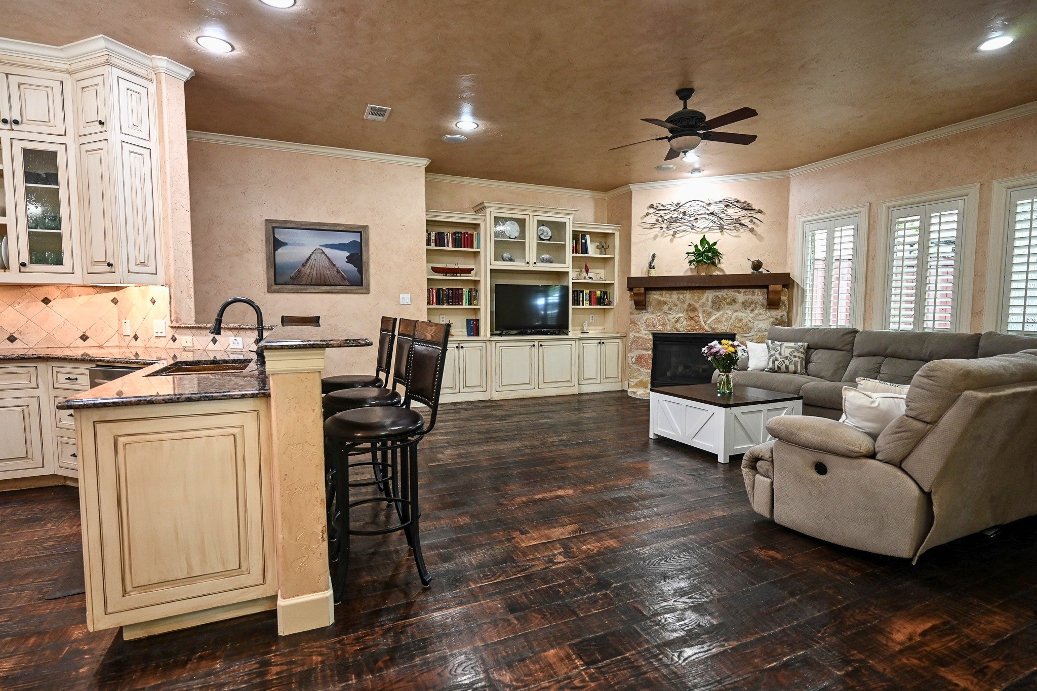 910 Belclaire Circle