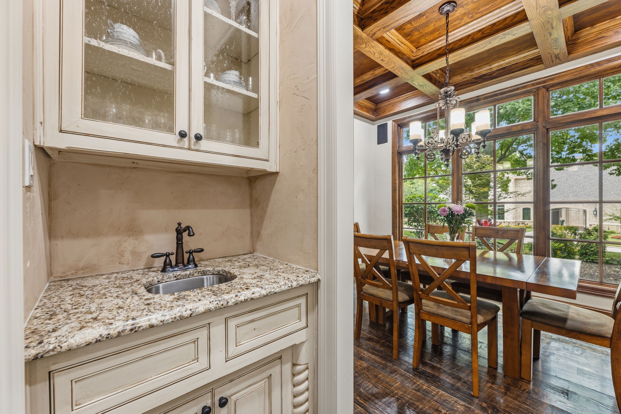 910 Belclaire Circle