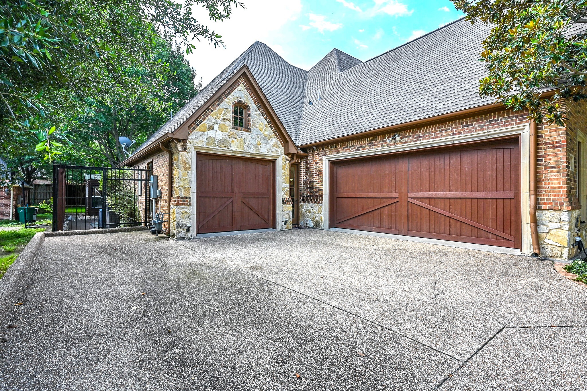 910 Belclaire Circle