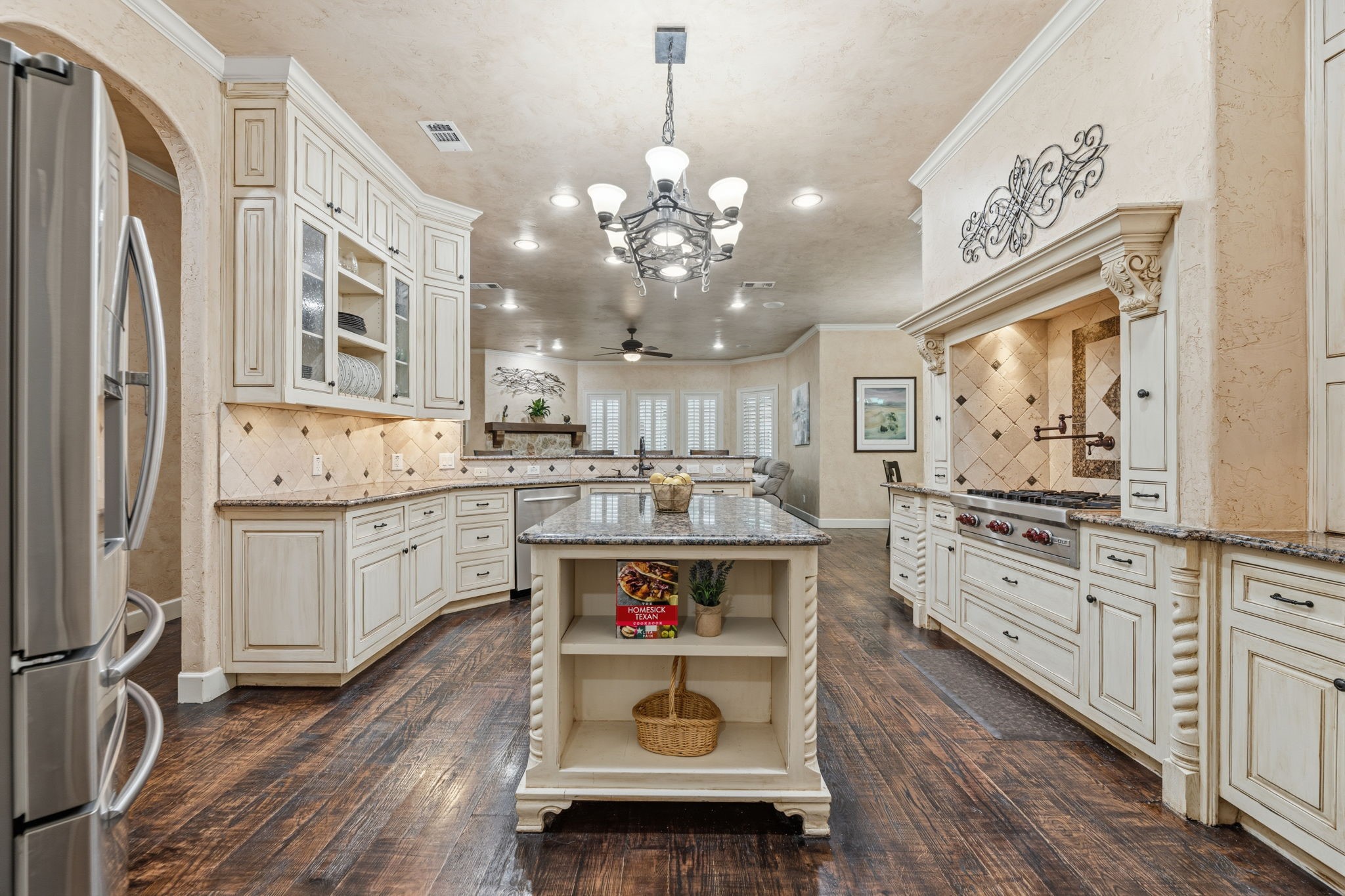 910 Belclaire Circle