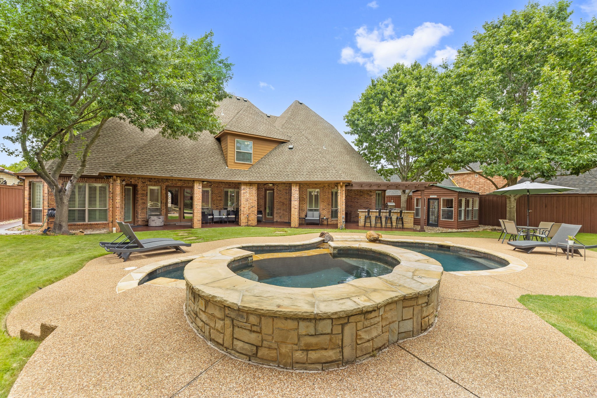 910 Belclaire Circle