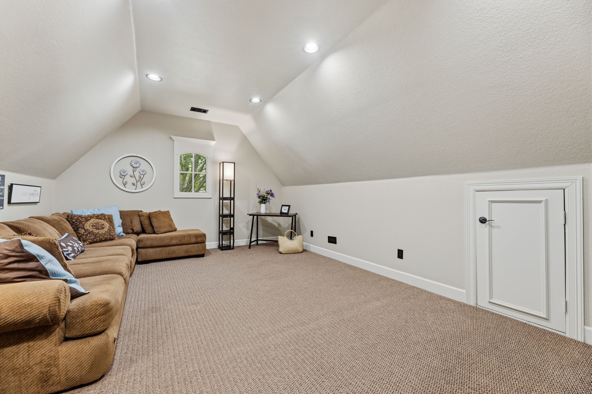 910 Belclaire Circle