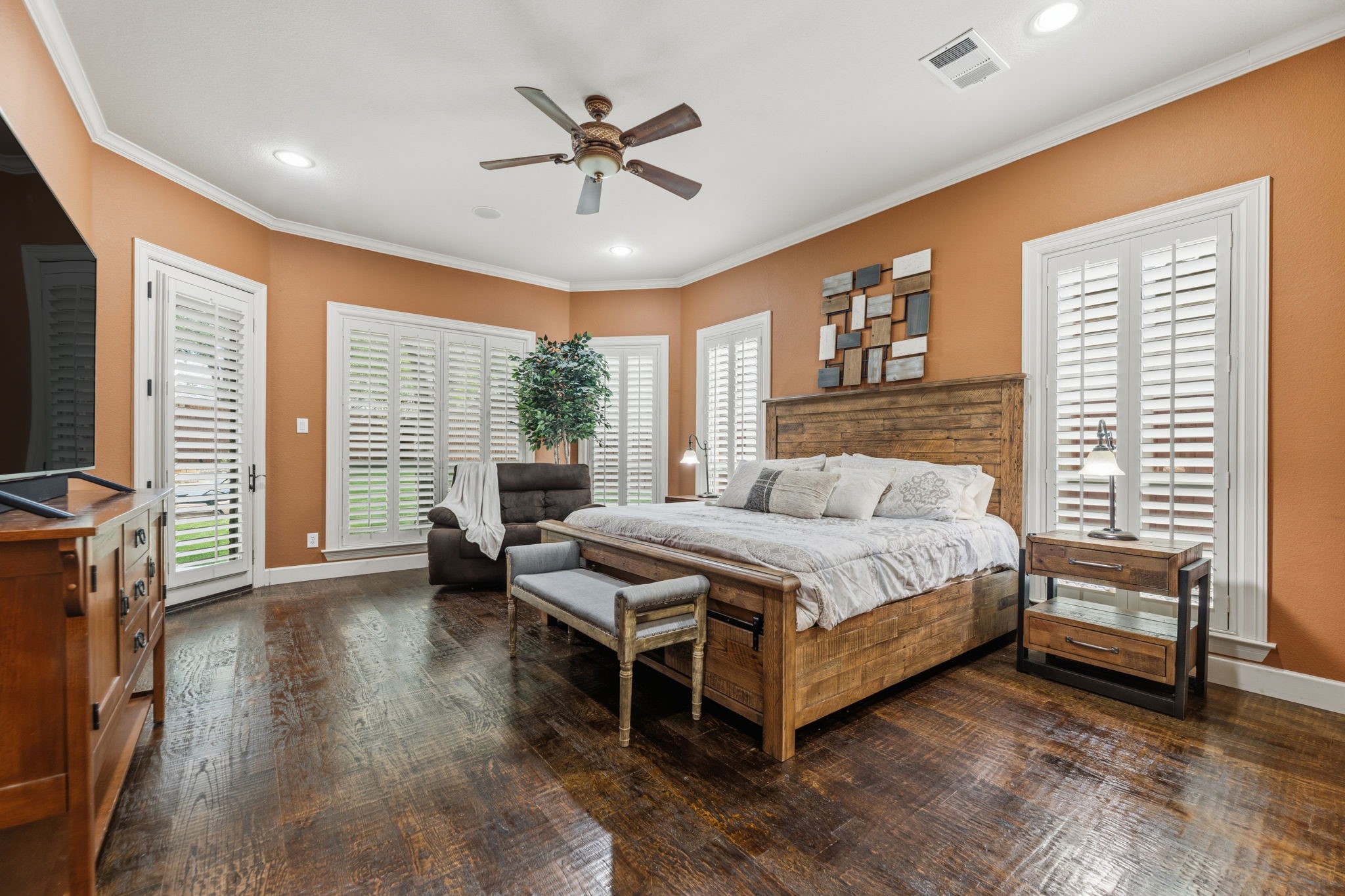 910 Belclaire Circle