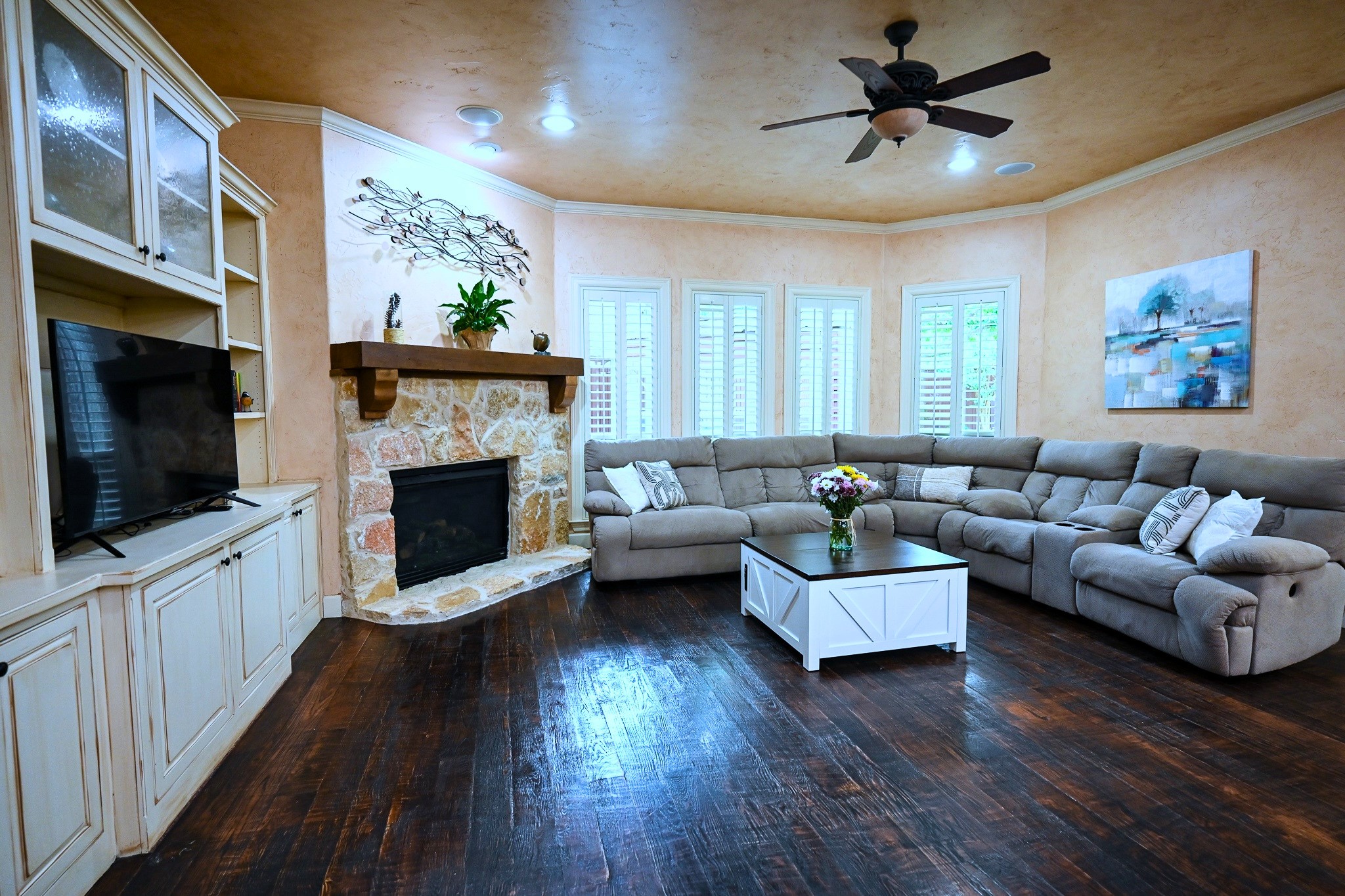 910 Belclaire Circle