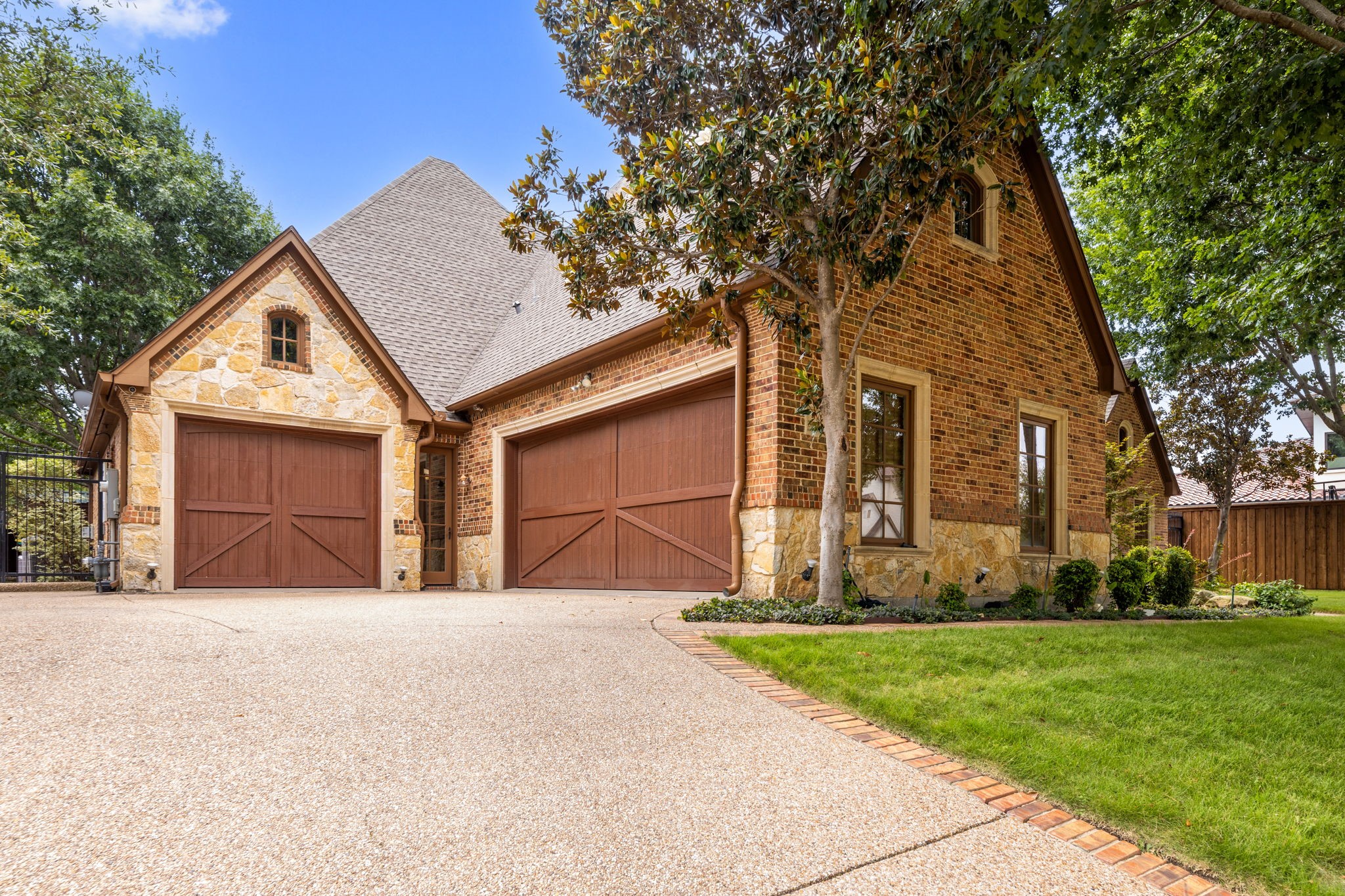 910 Belclaire Circle