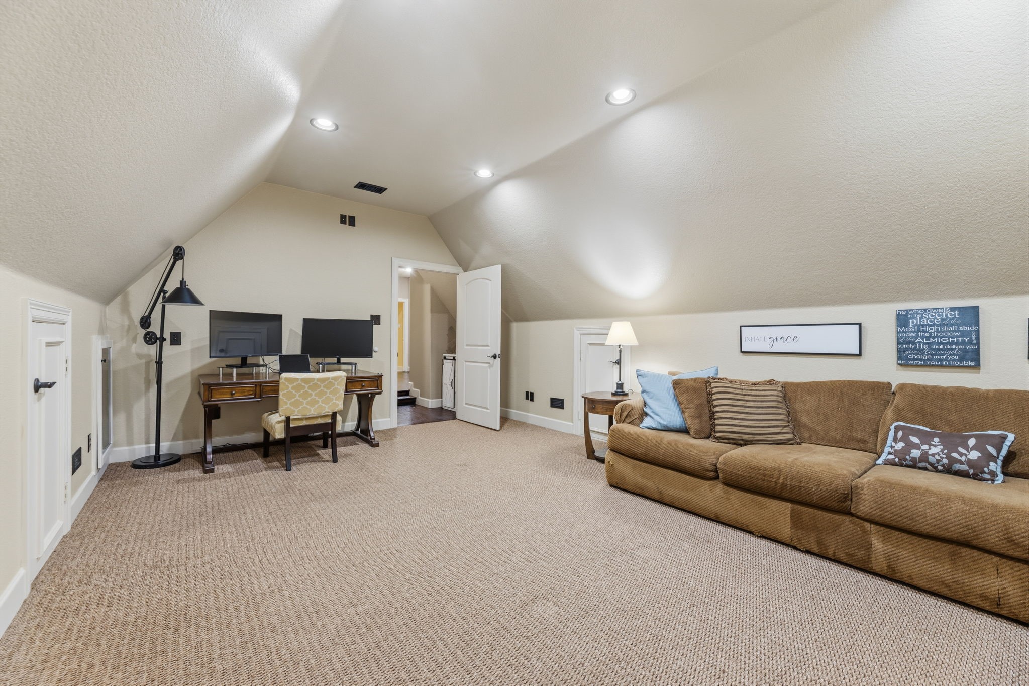910 Belclaire Circle