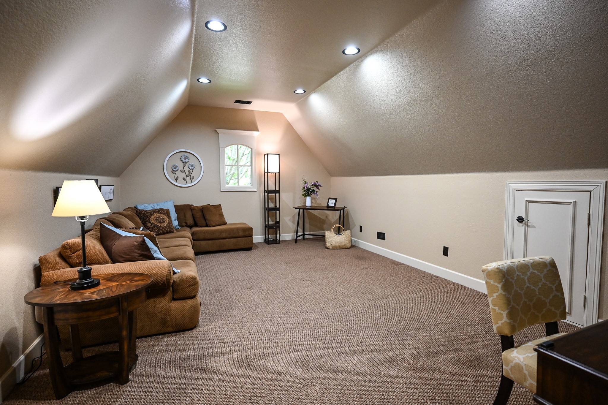 910 Belclaire Circle