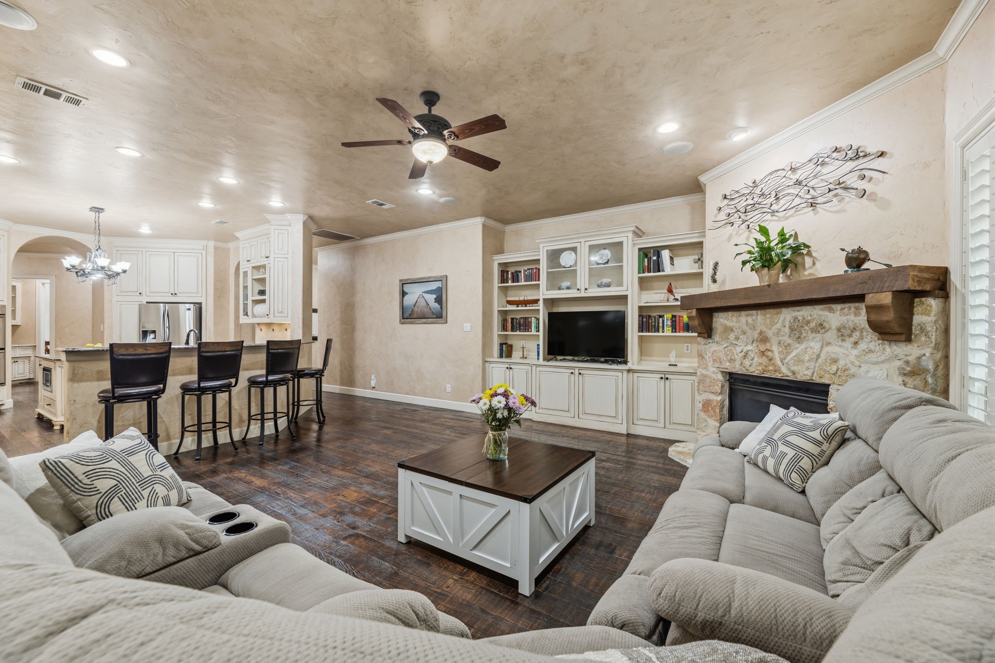 910 Belclaire Circle