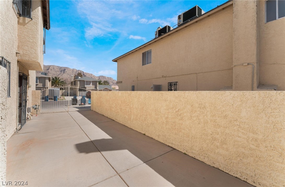 971 Looking Glass Lane