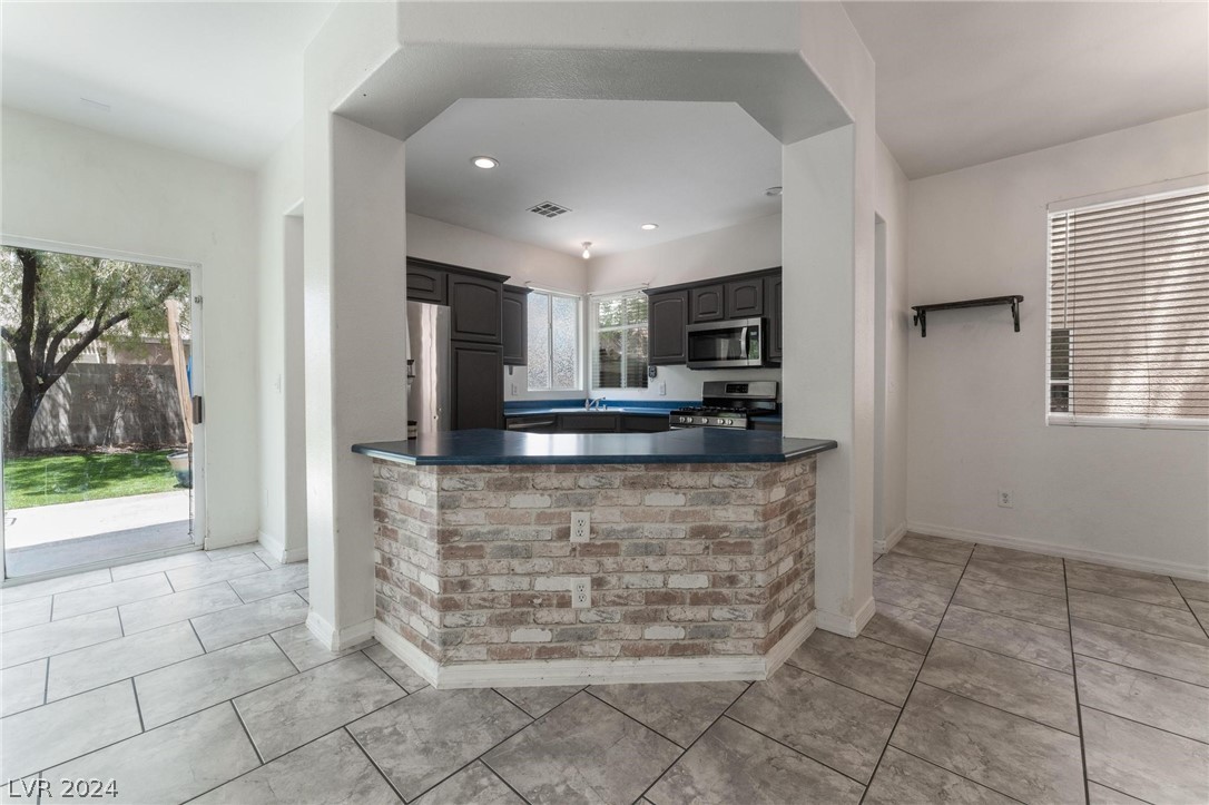 8908 Tumblewood Avenue