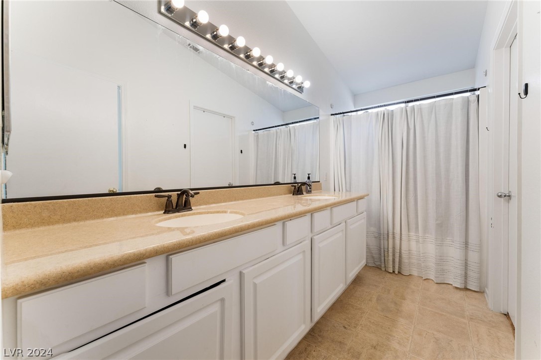 8908 Tumblewood Avenue