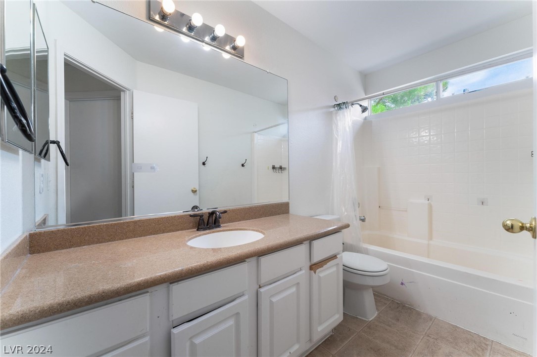 8908 Tumblewood Avenue