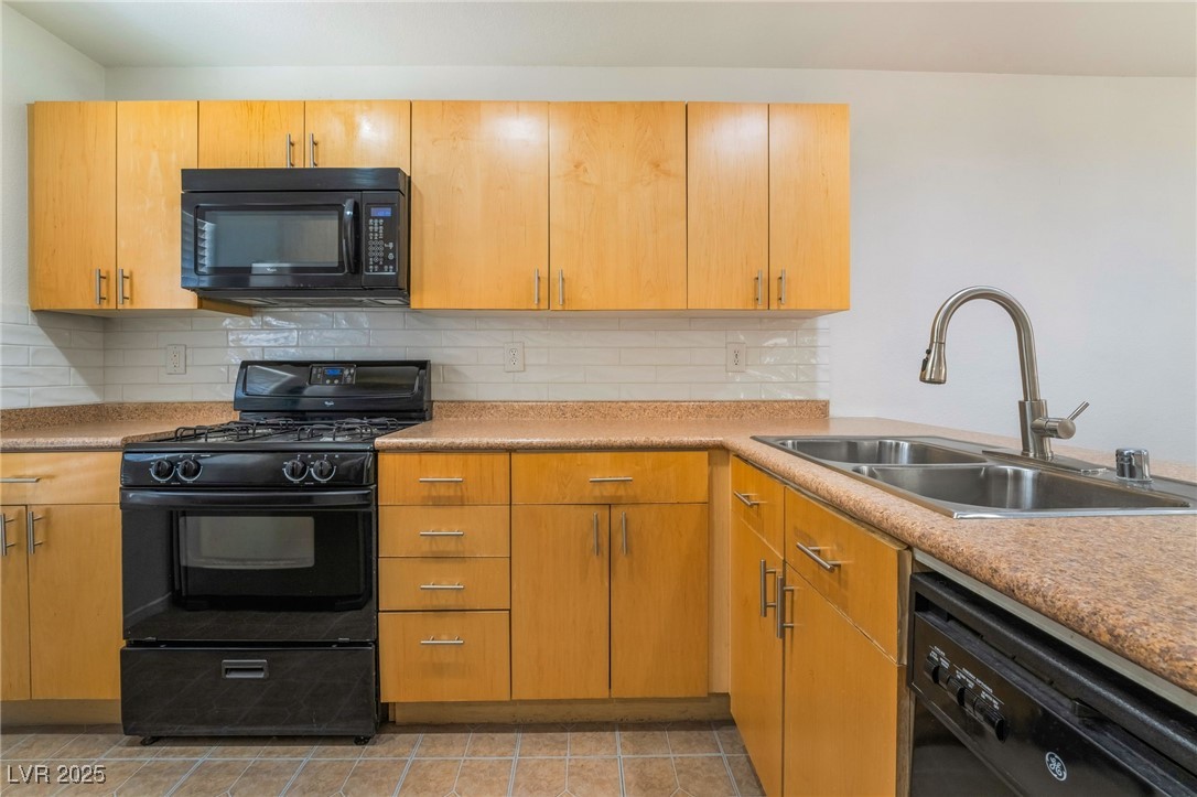 9132 Pearl Cotton Avenue