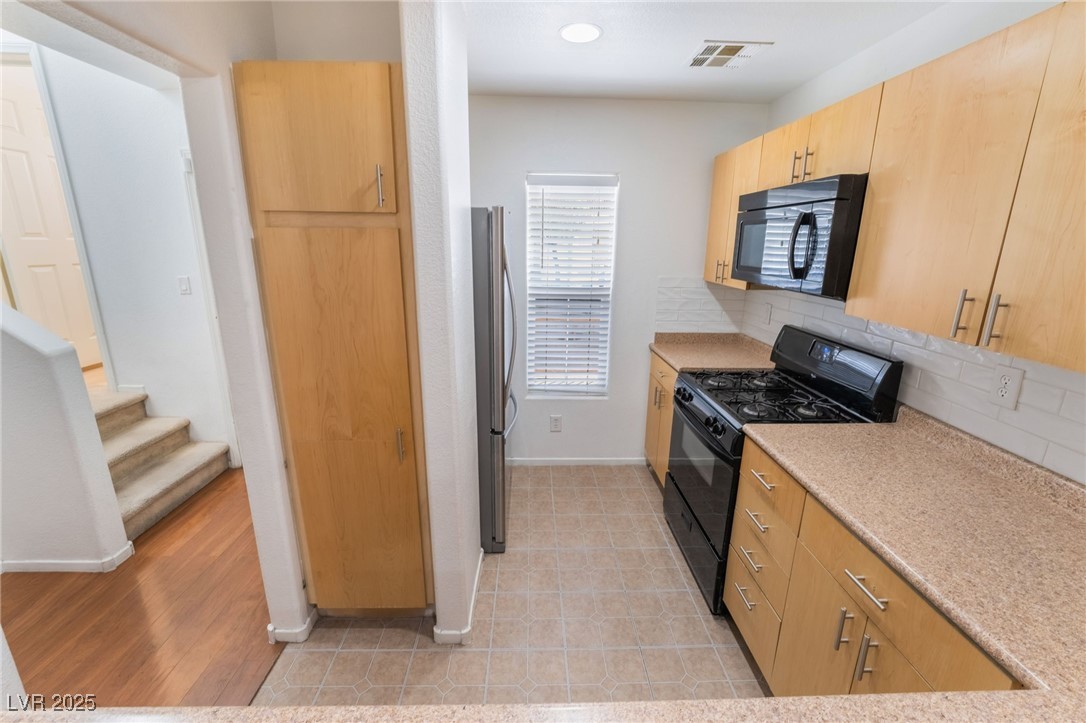 9132 Pearl Cotton Avenue