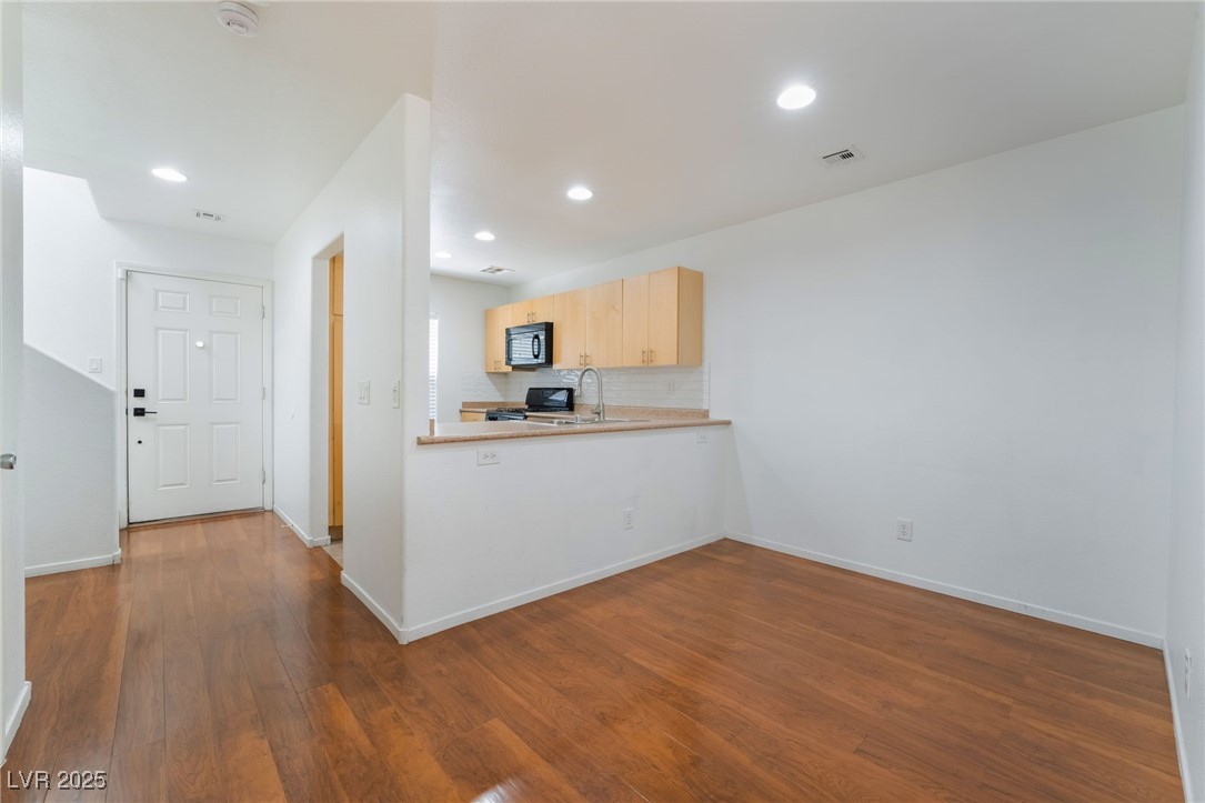 9132 Pearl Cotton Avenue