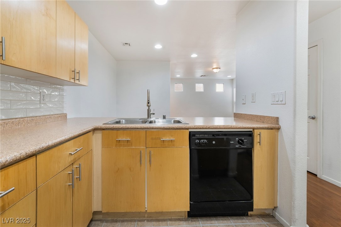 9132 Pearl Cotton Avenue