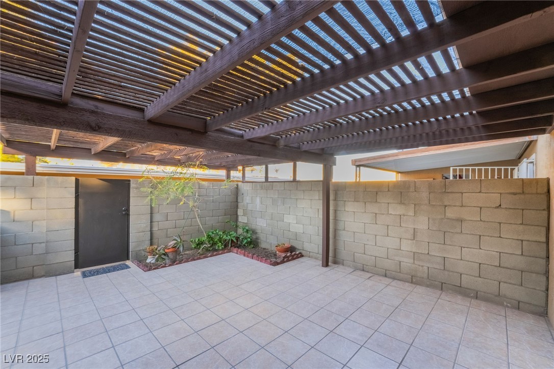 2422 Paradise Village Way