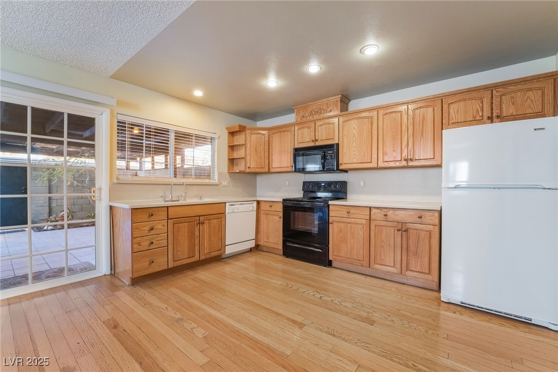 2422 Paradise Village Way