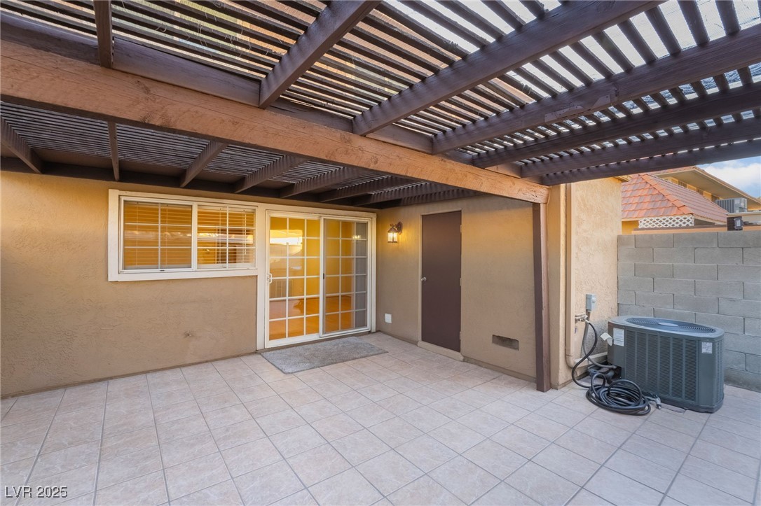 2422 Paradise Village Way