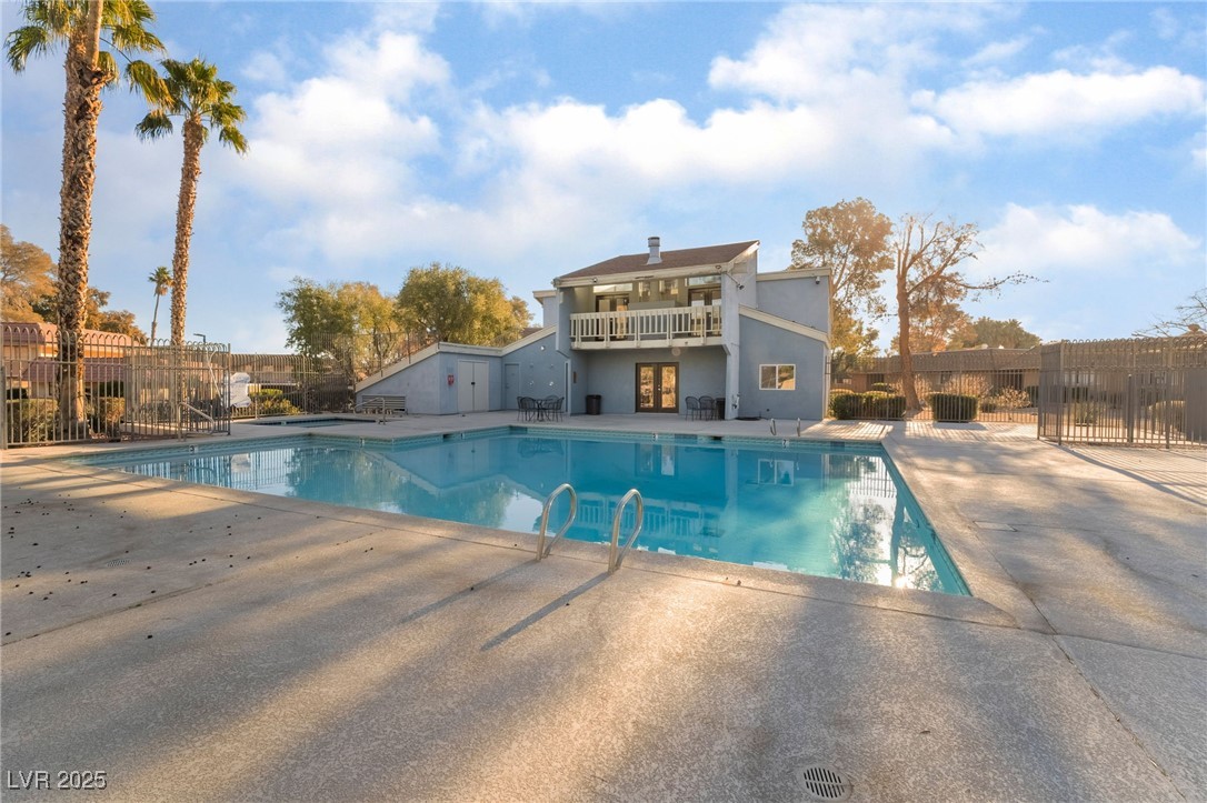 2422 Paradise Village Way