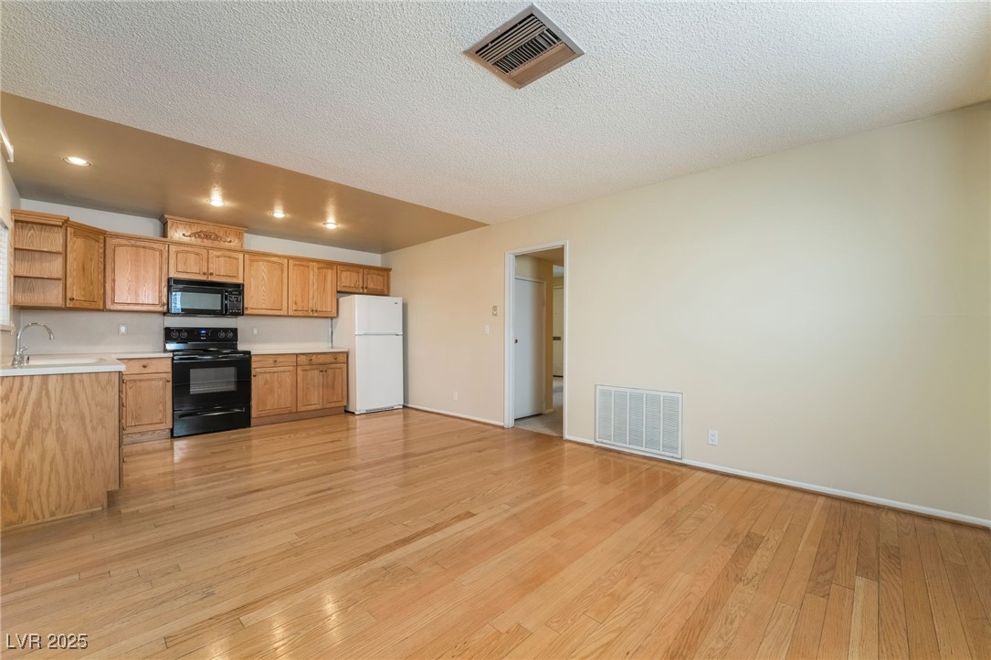 2422 Paradise Village Way