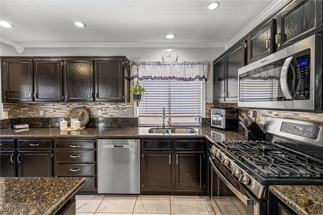 2042 Maple Springs Street