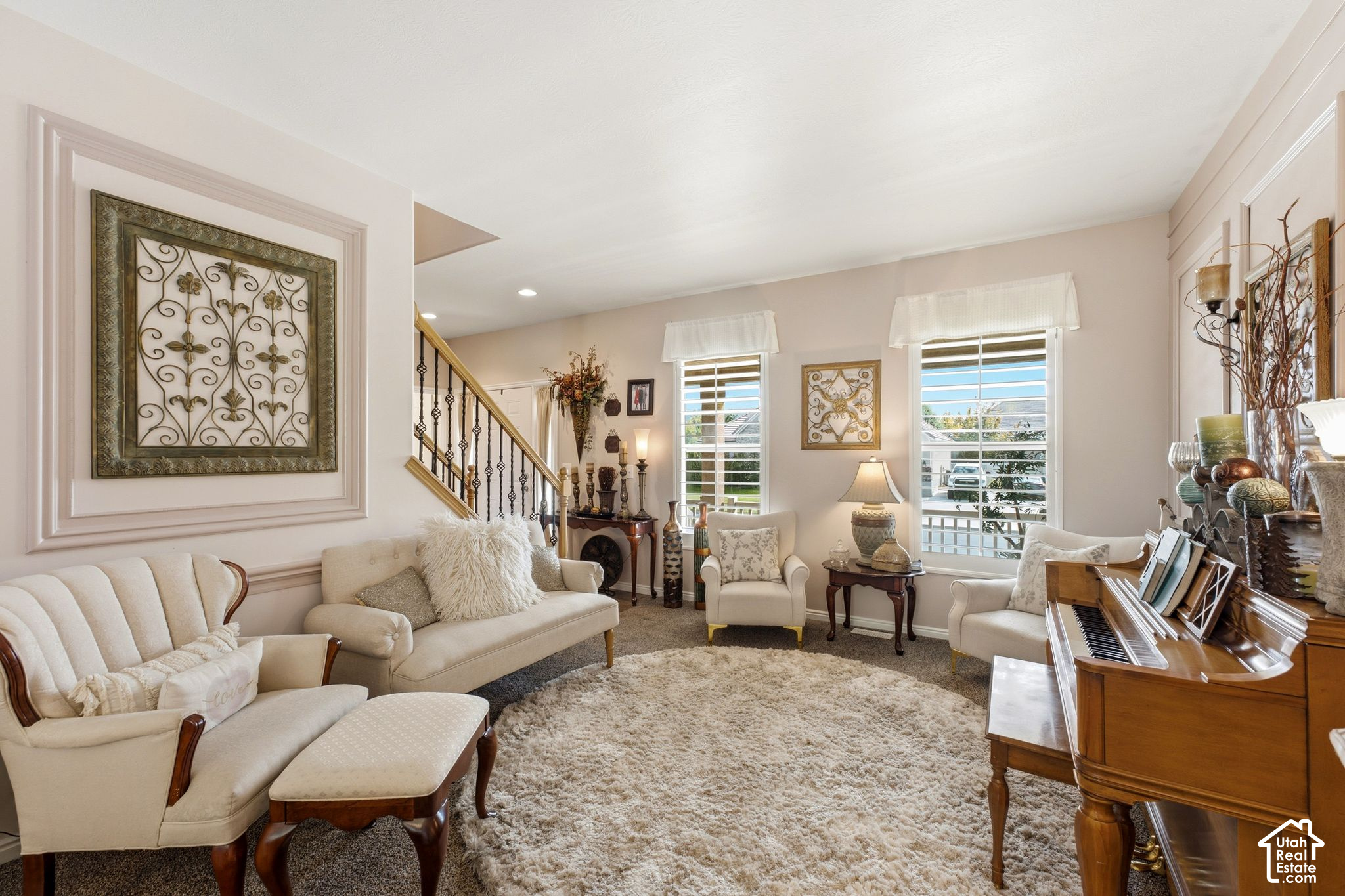 294 W HOLLAND DR