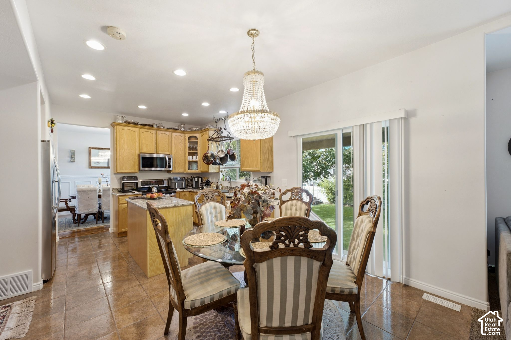 294 W HOLLAND DR