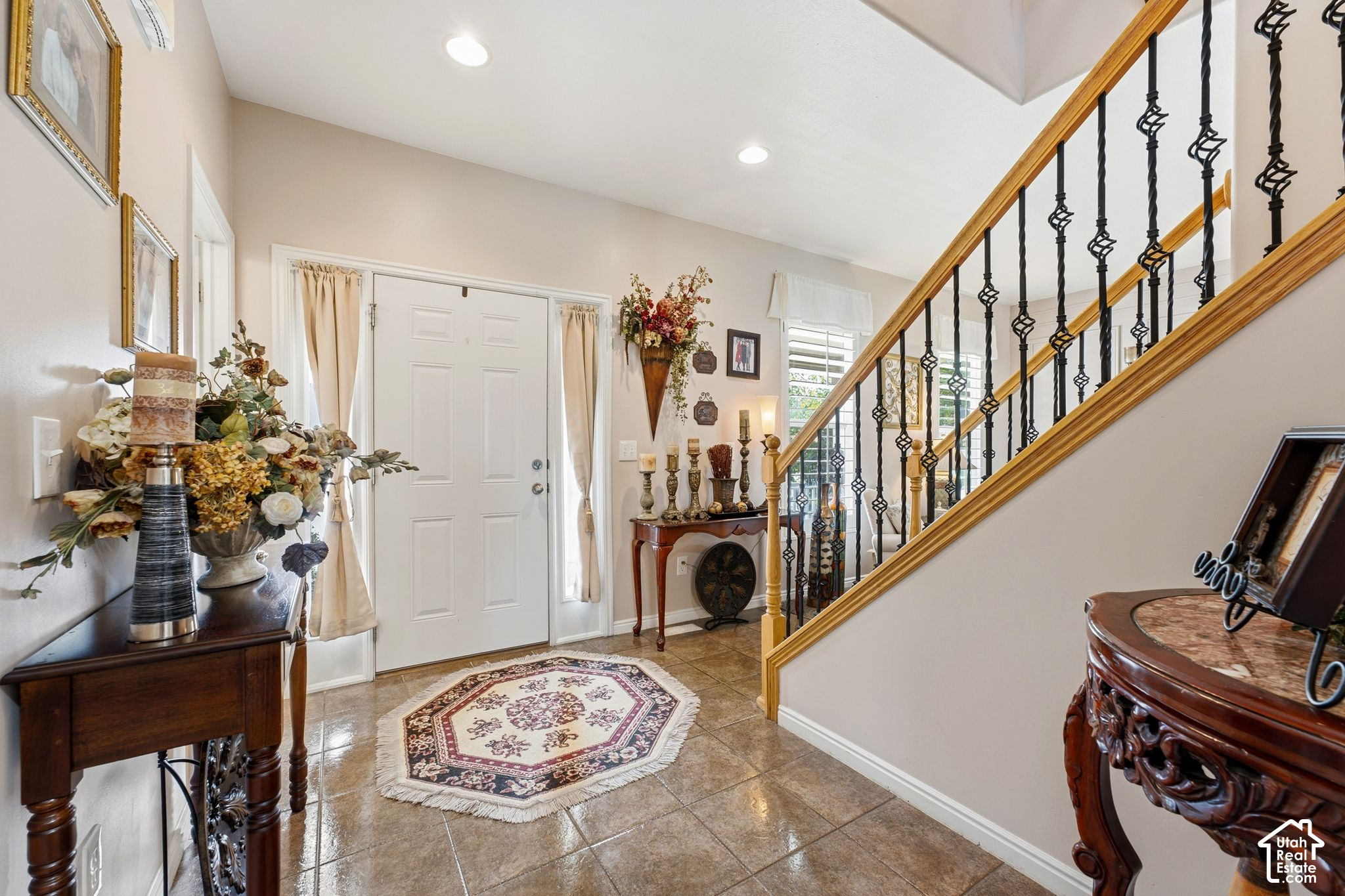 294 W HOLLAND DR