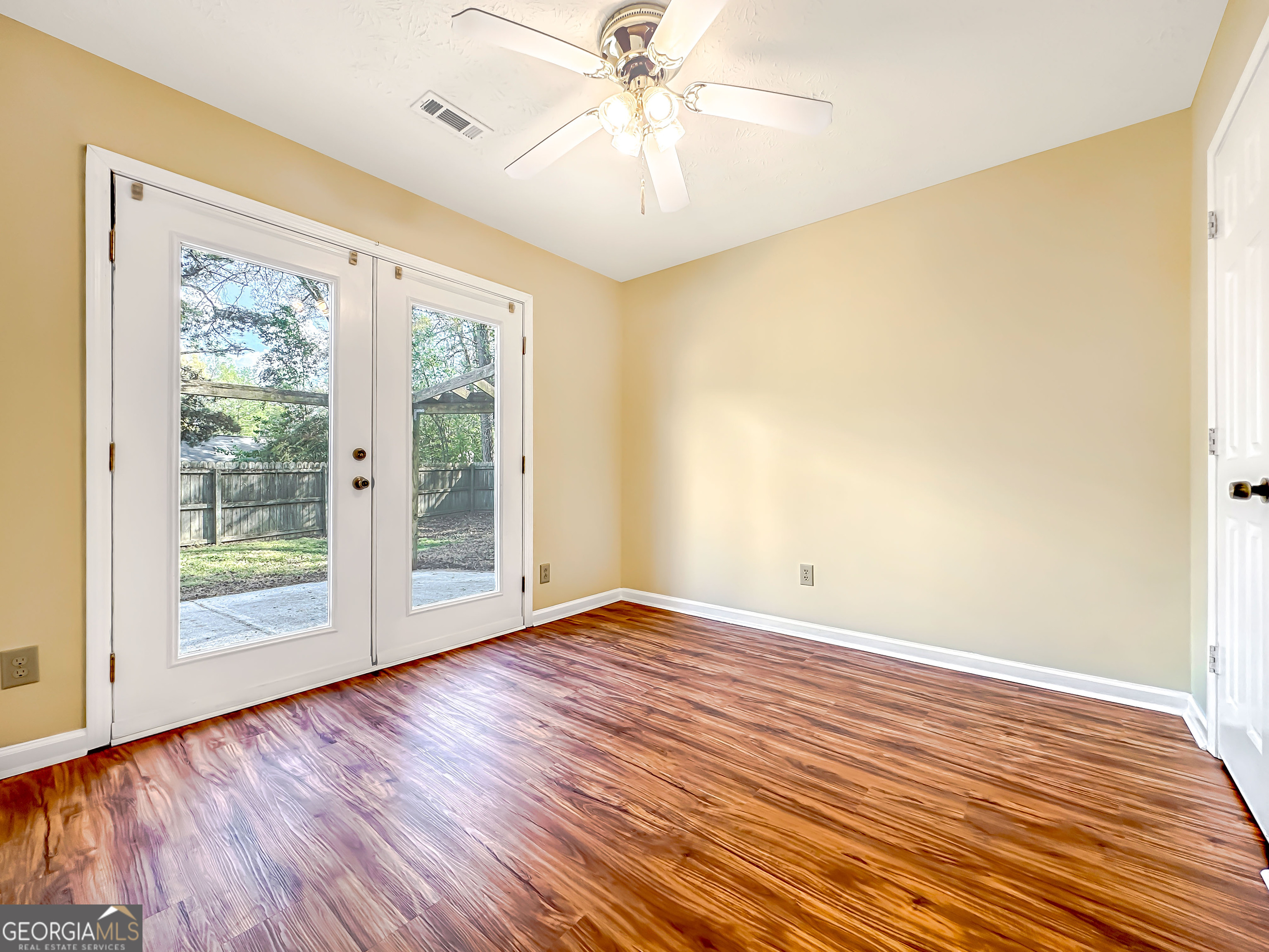 502 Iris Glen