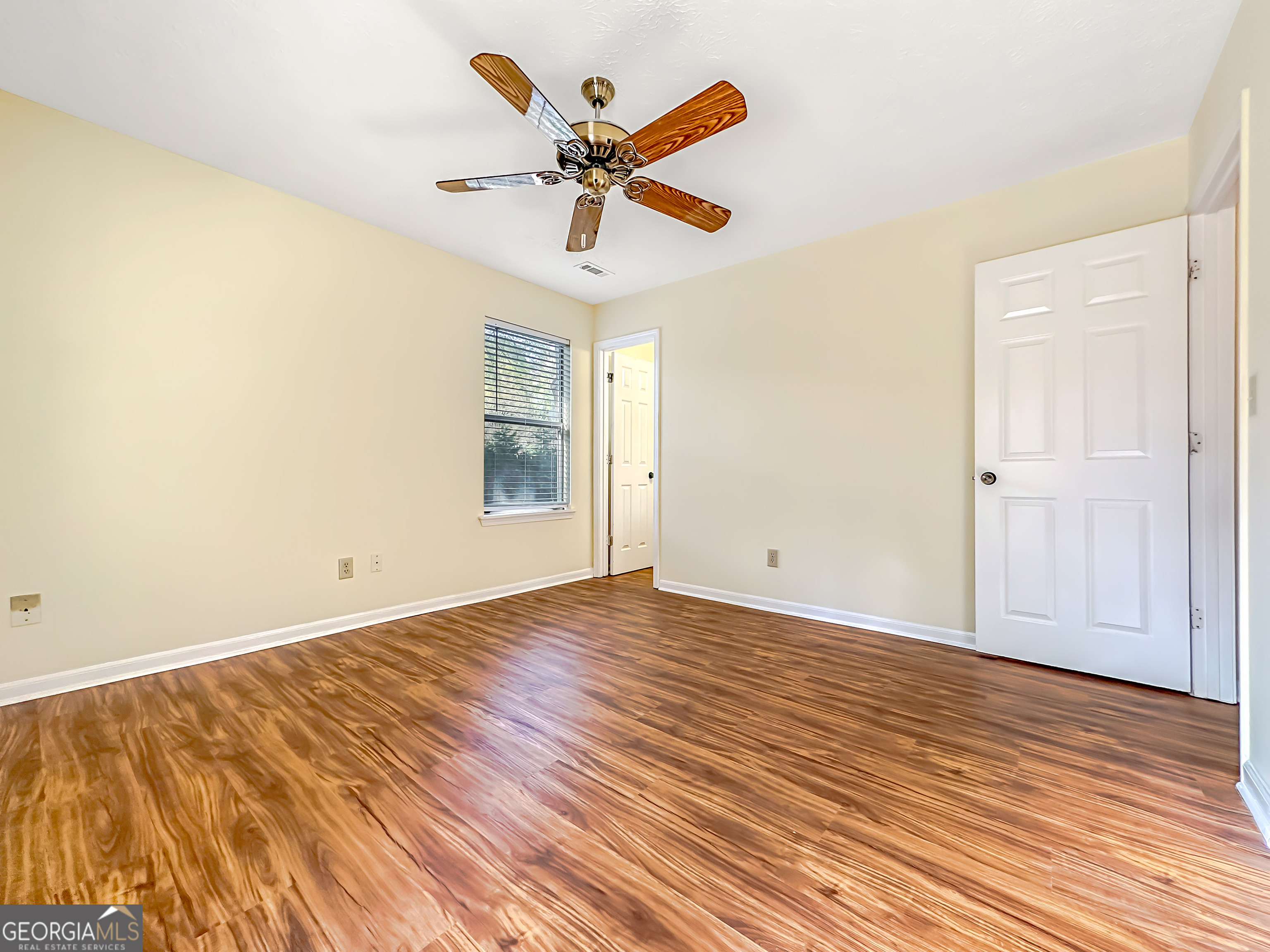 502 Iris Glen