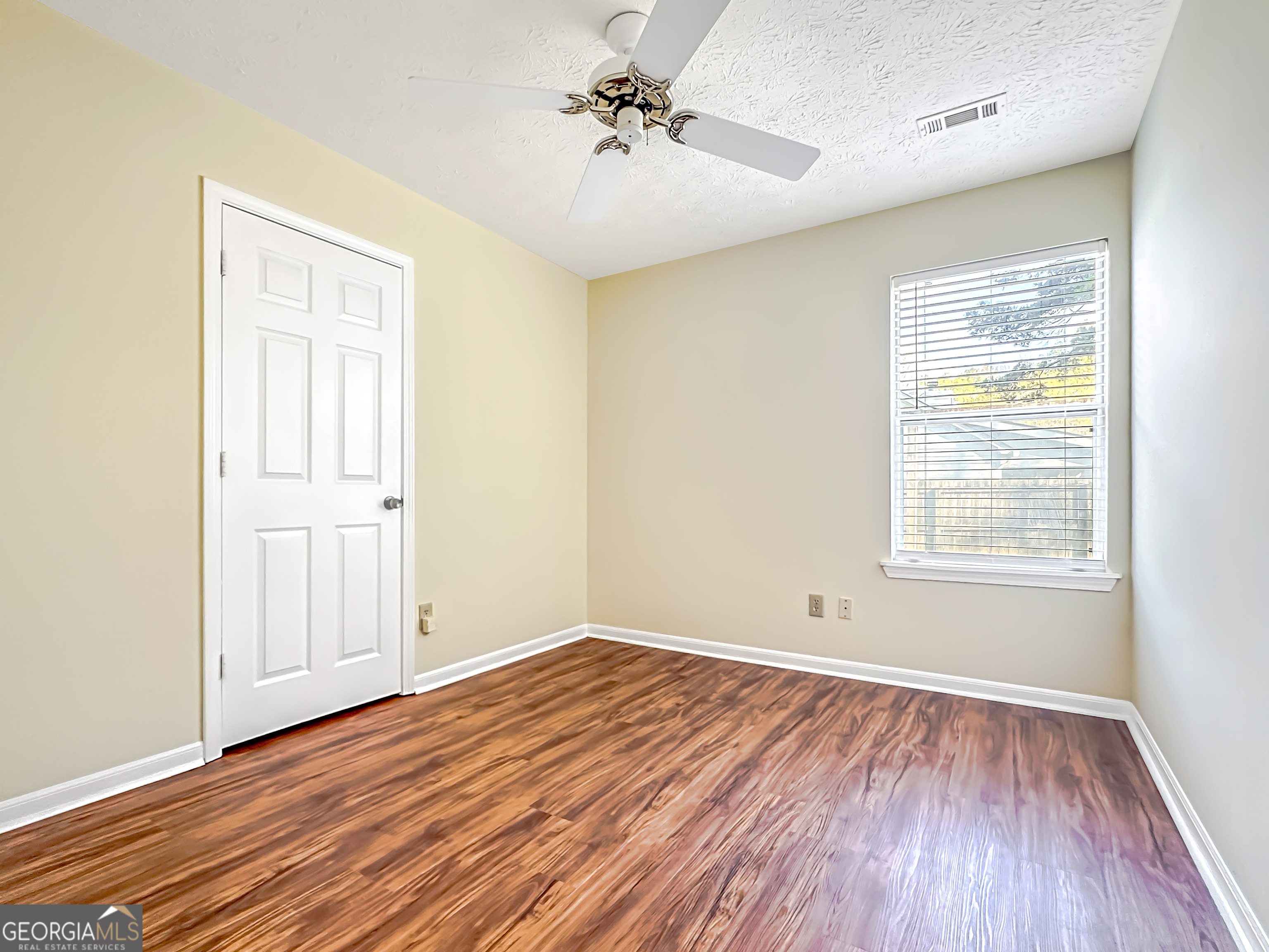 502 Iris Glen