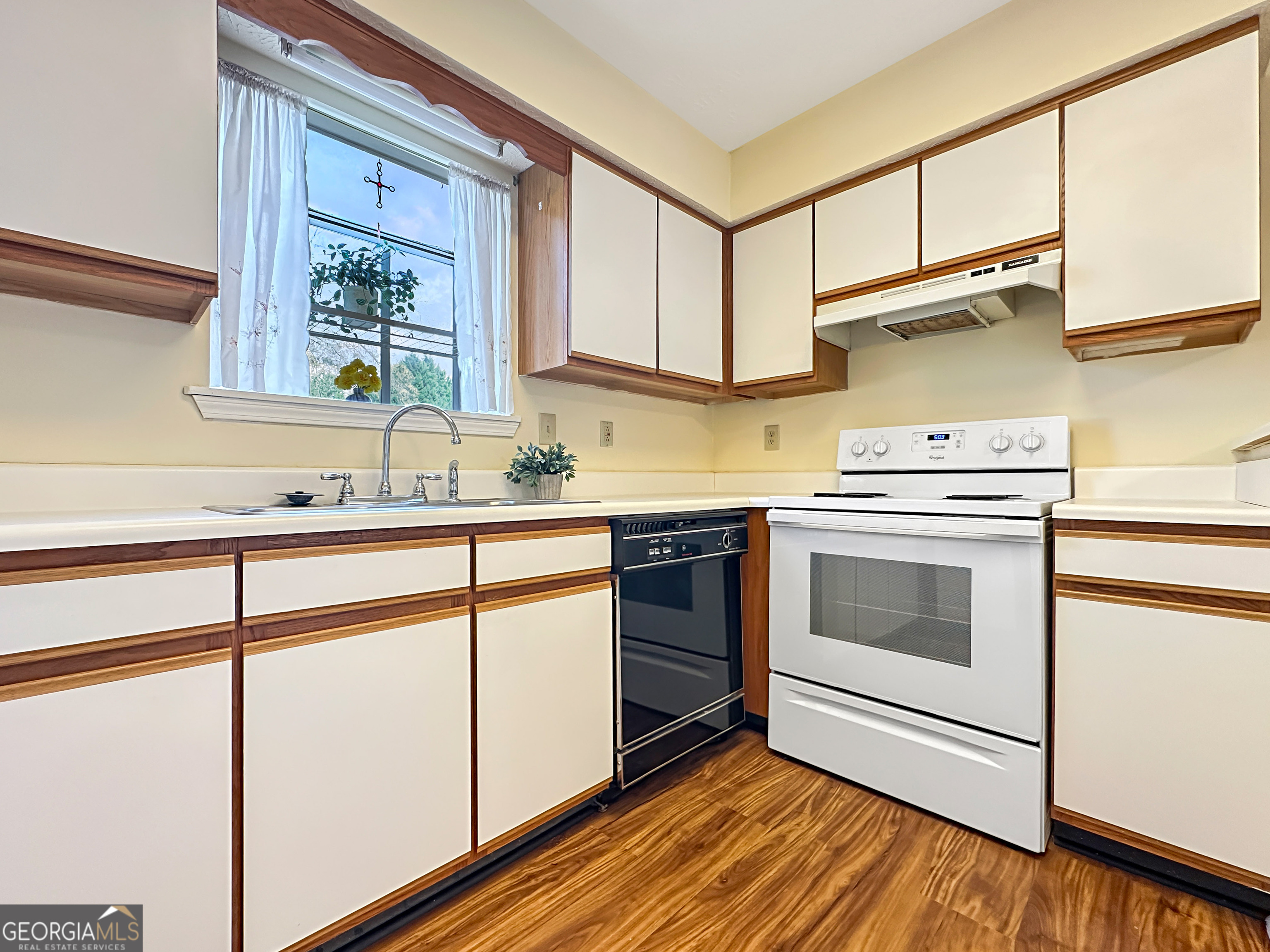 502 Iris Glen