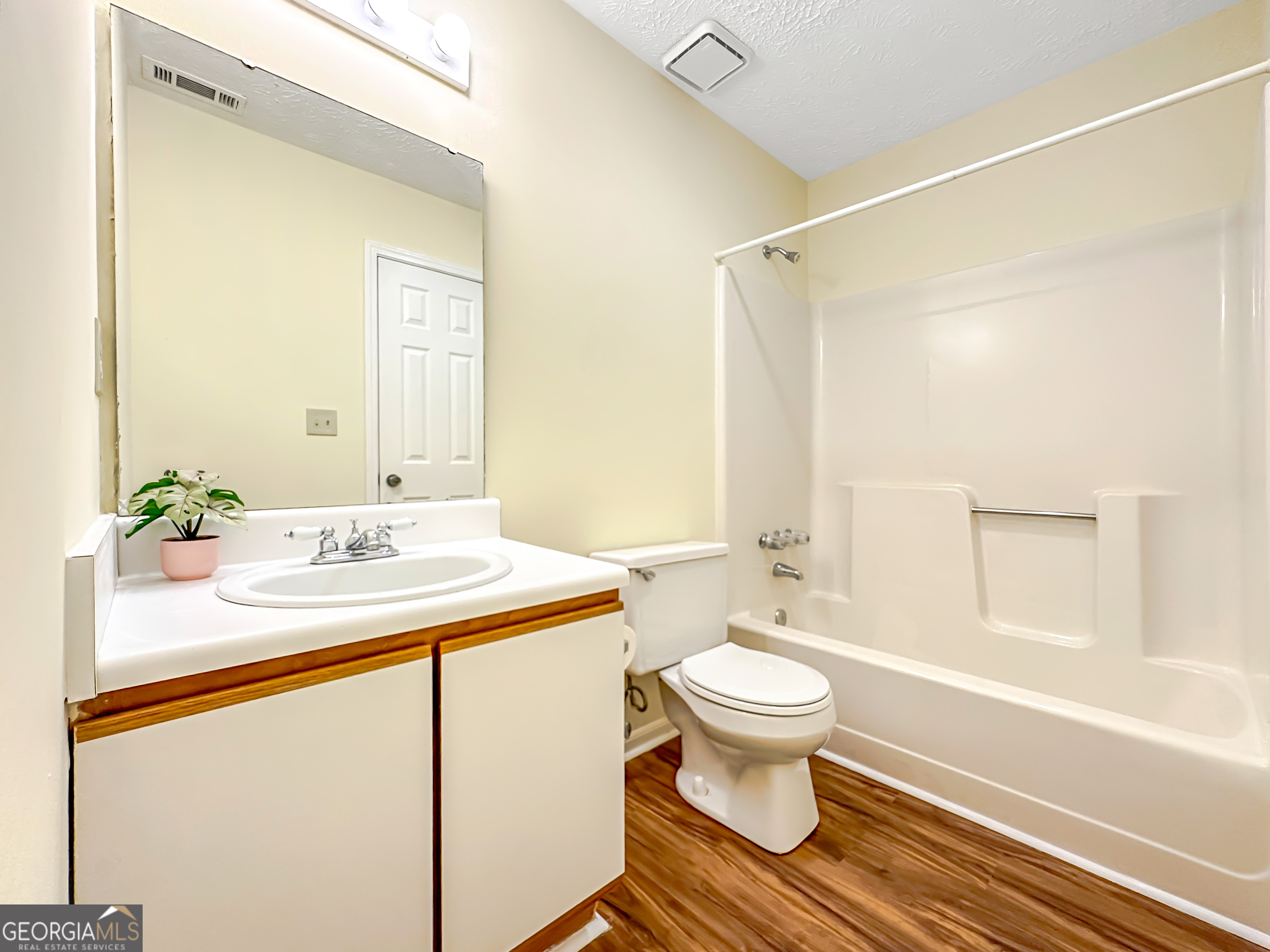 502 Iris Glen
