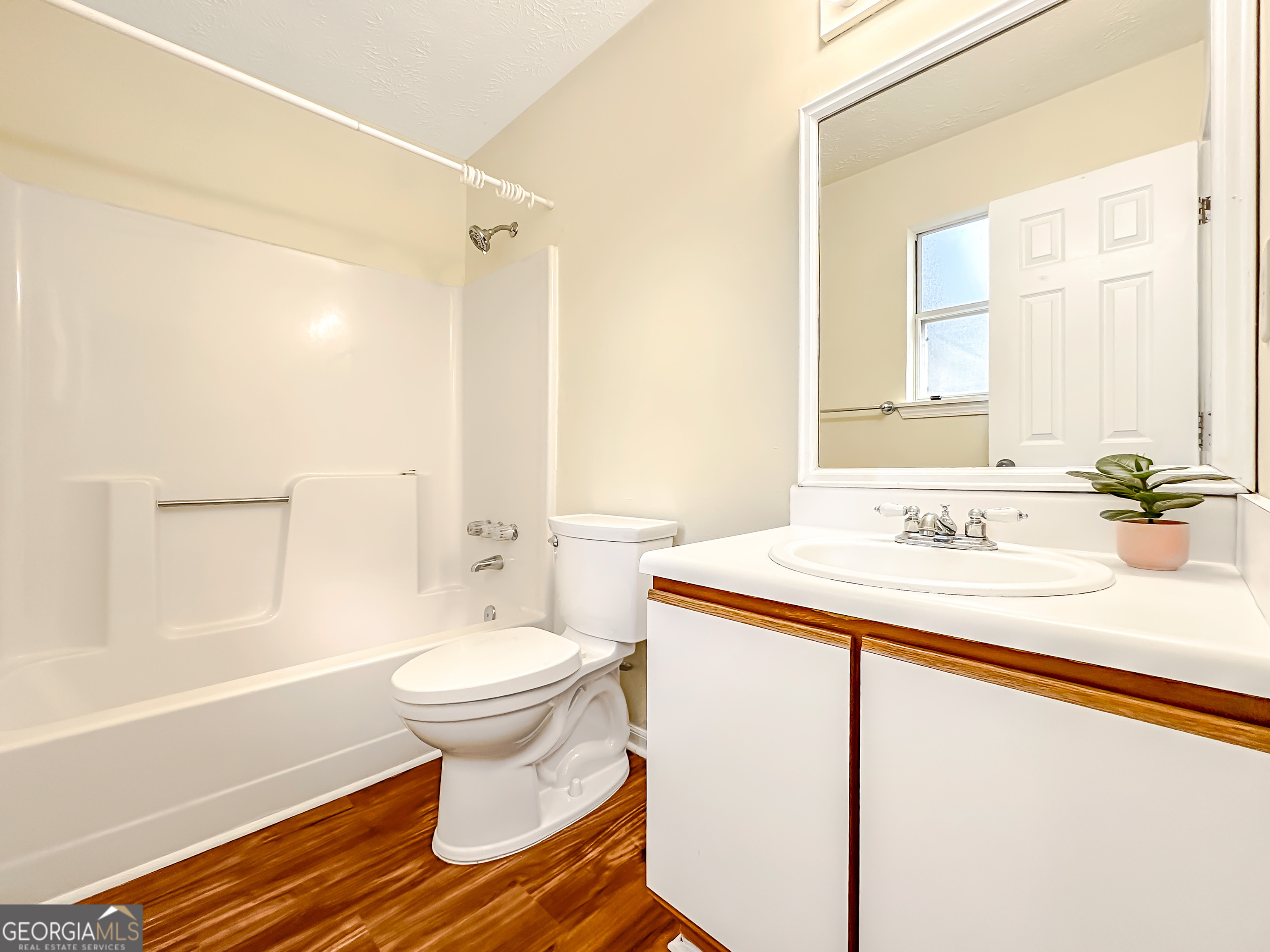 502 Iris Glen