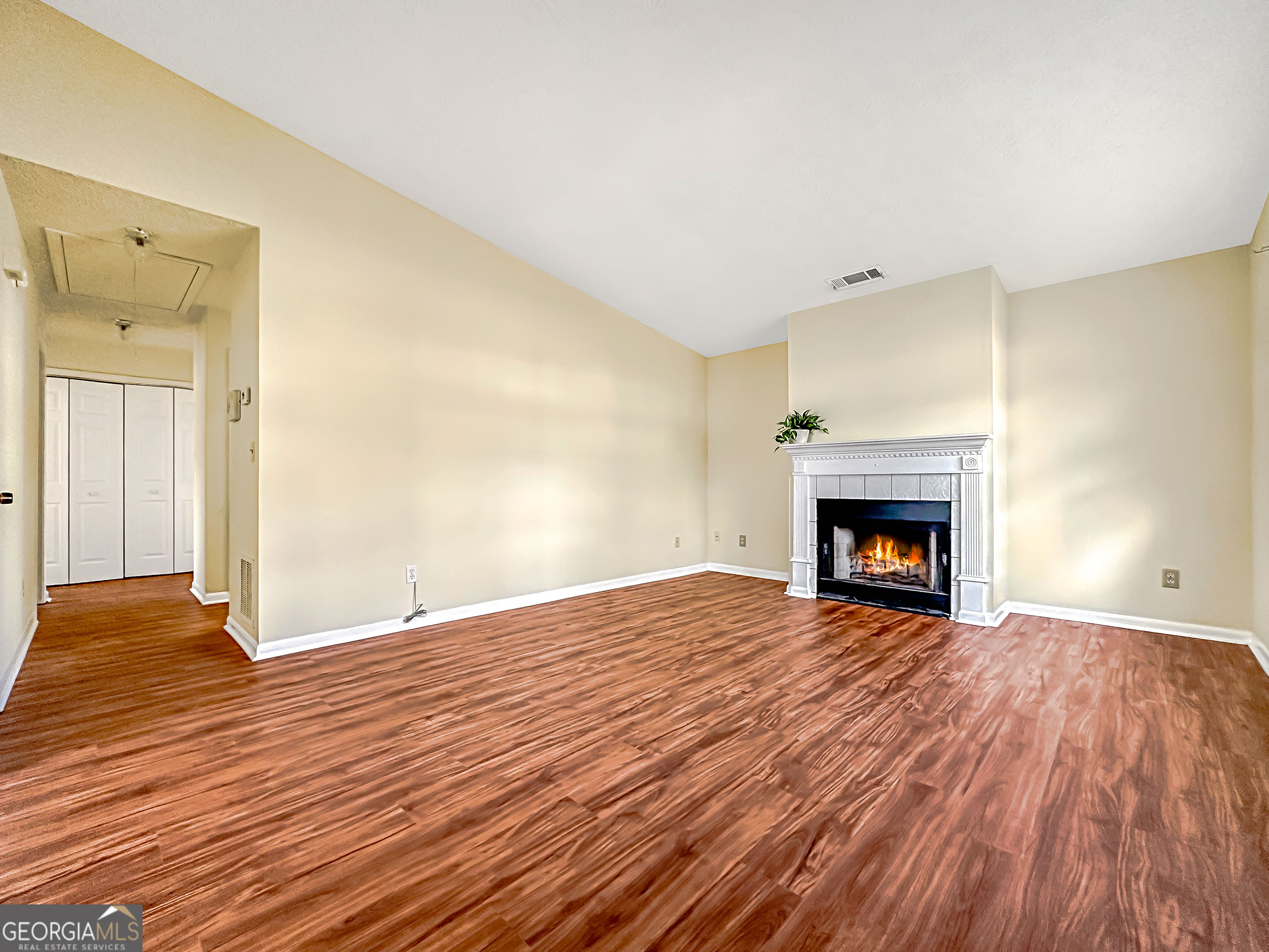502 Iris Glen