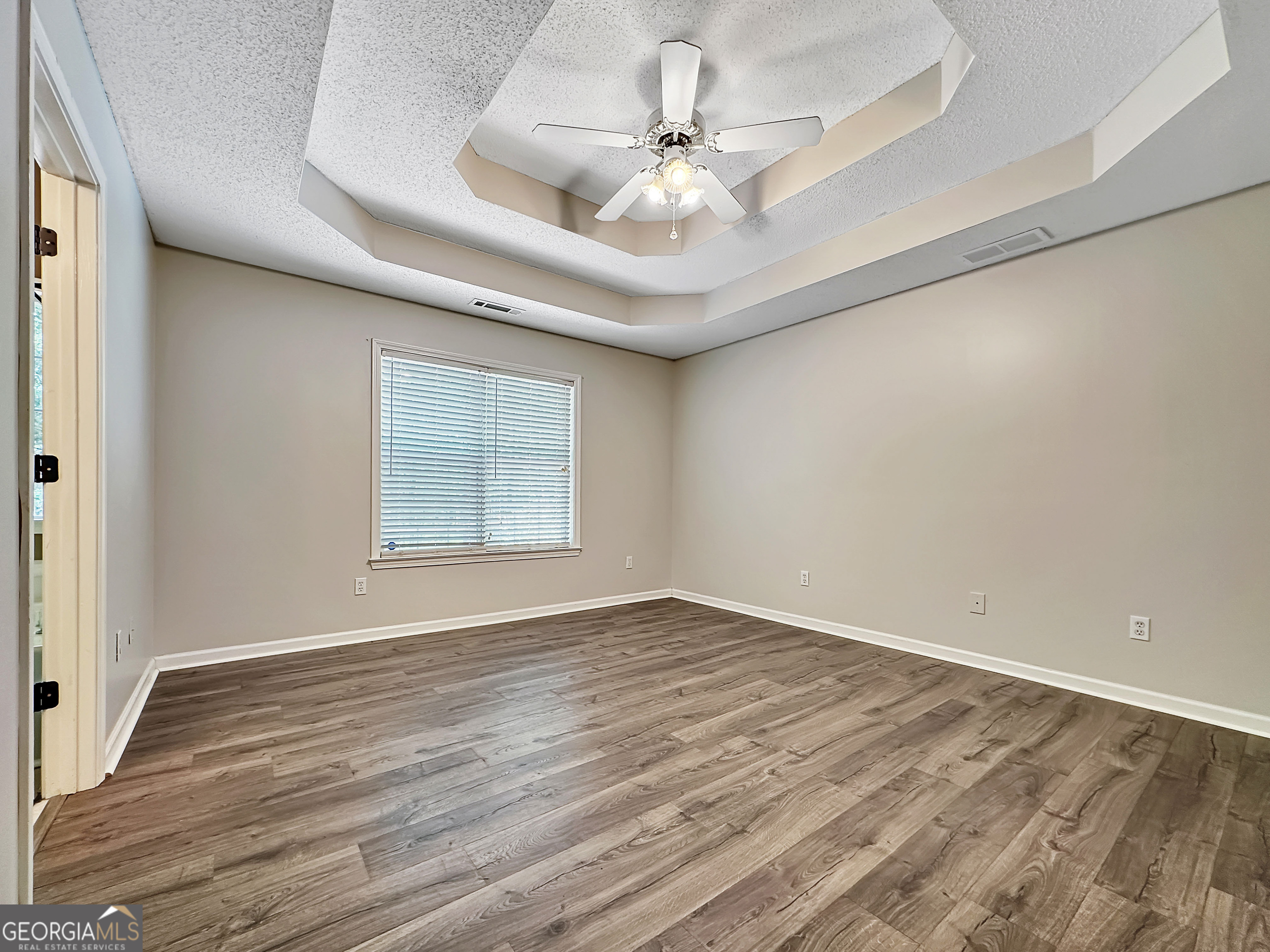 77 Paces Landing Way