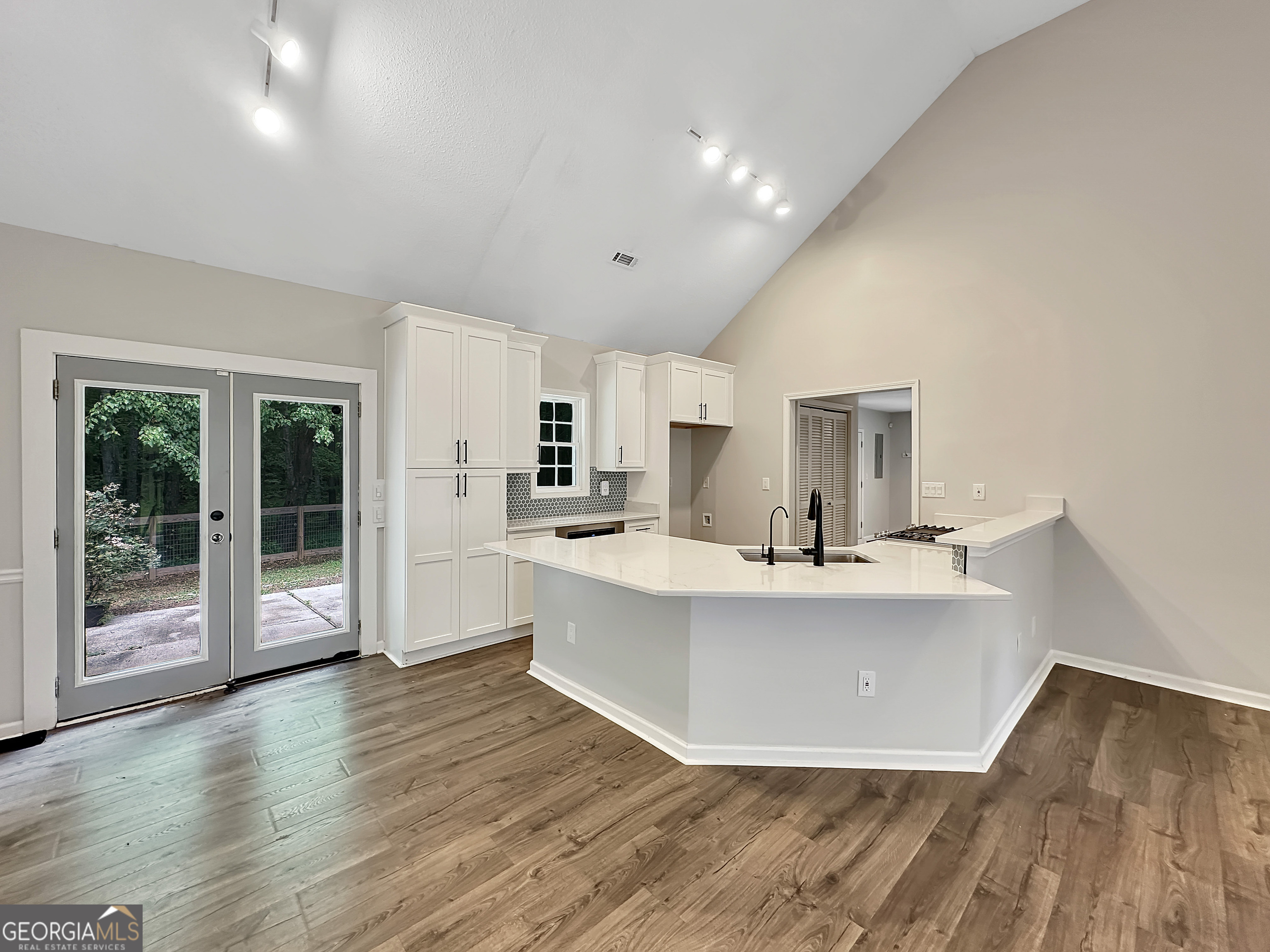 77 Paces Landing Way