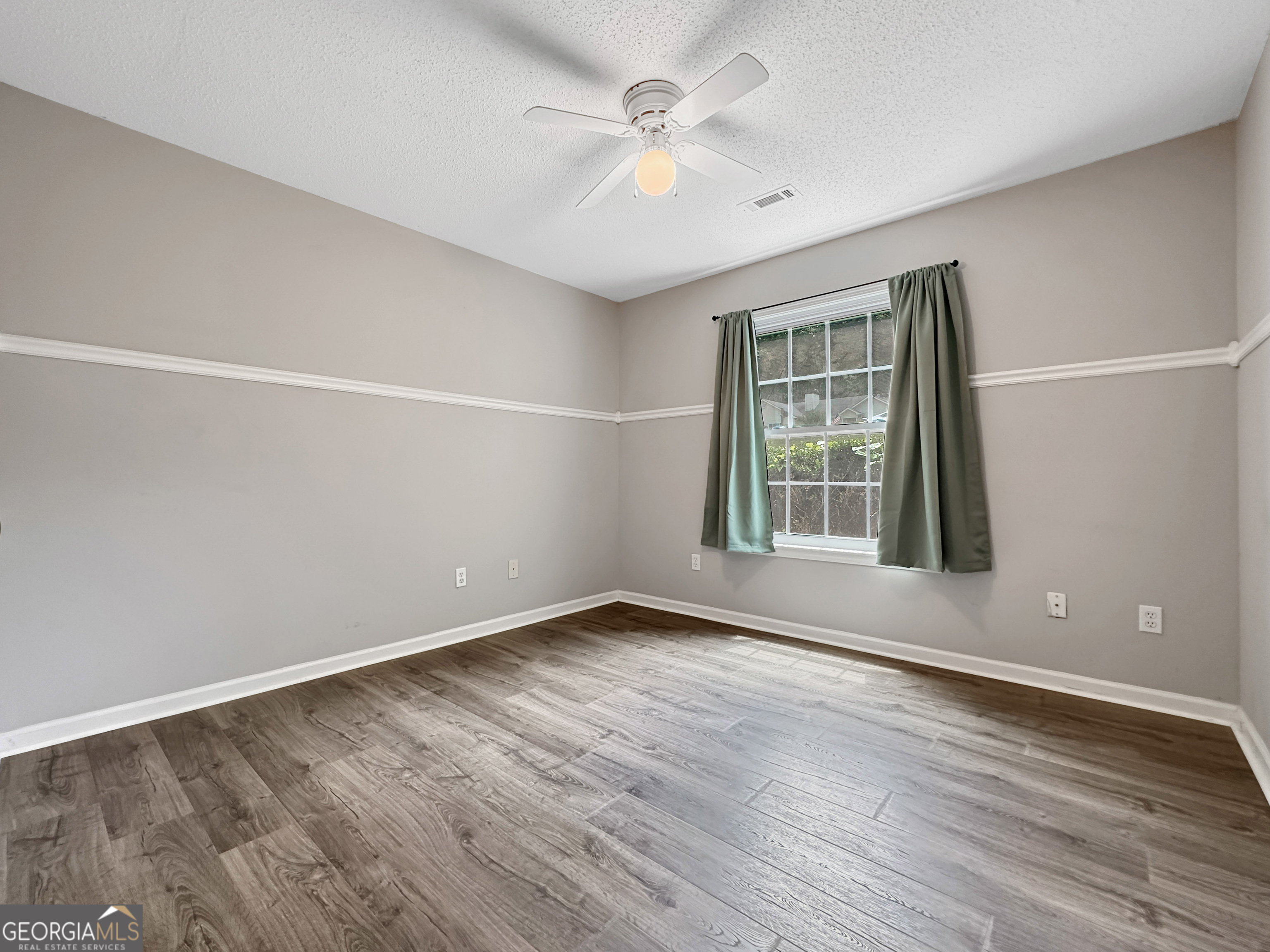 77 Paces Landing Way