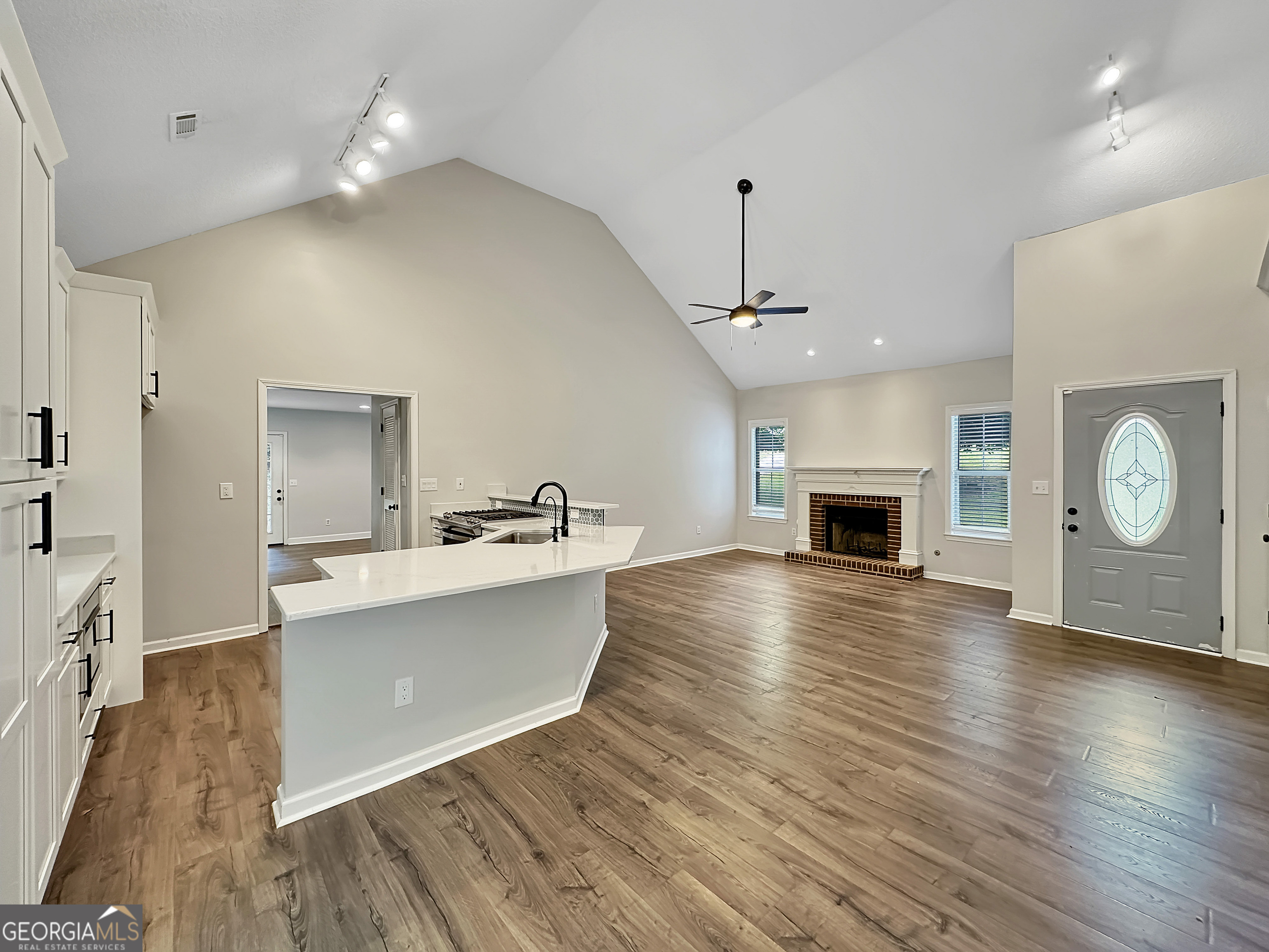 77 Paces Landing Way