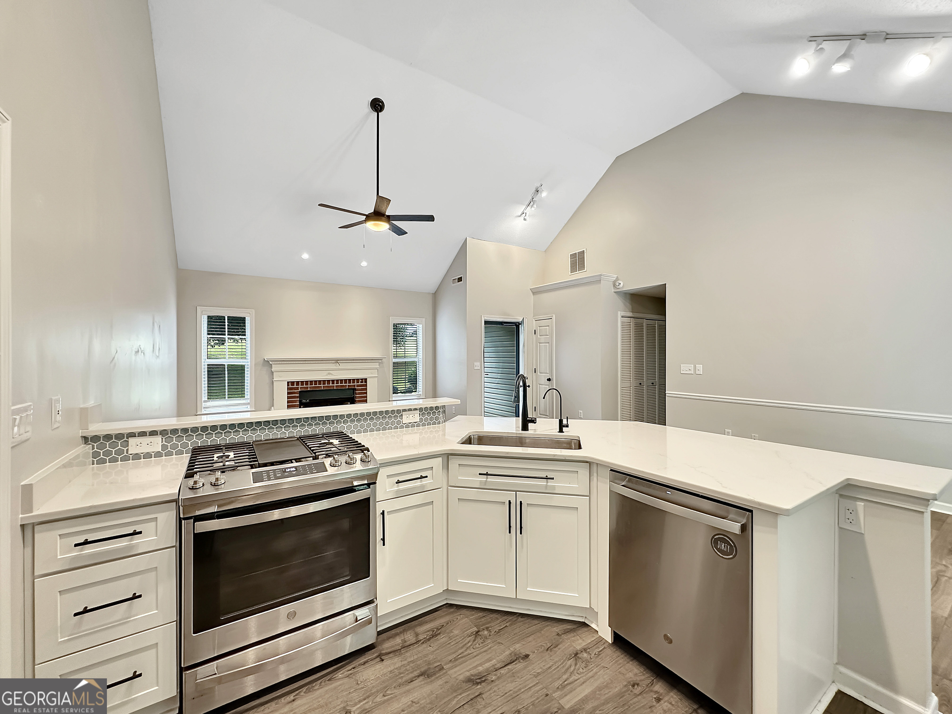 77 Paces Landing Way