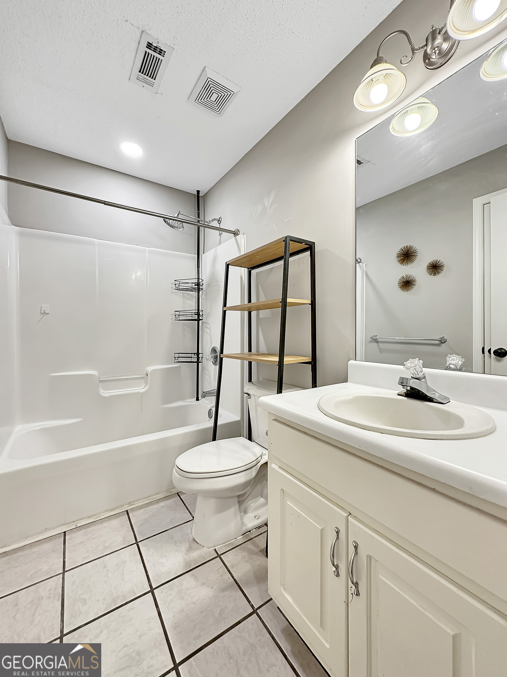 77 Paces Landing Way