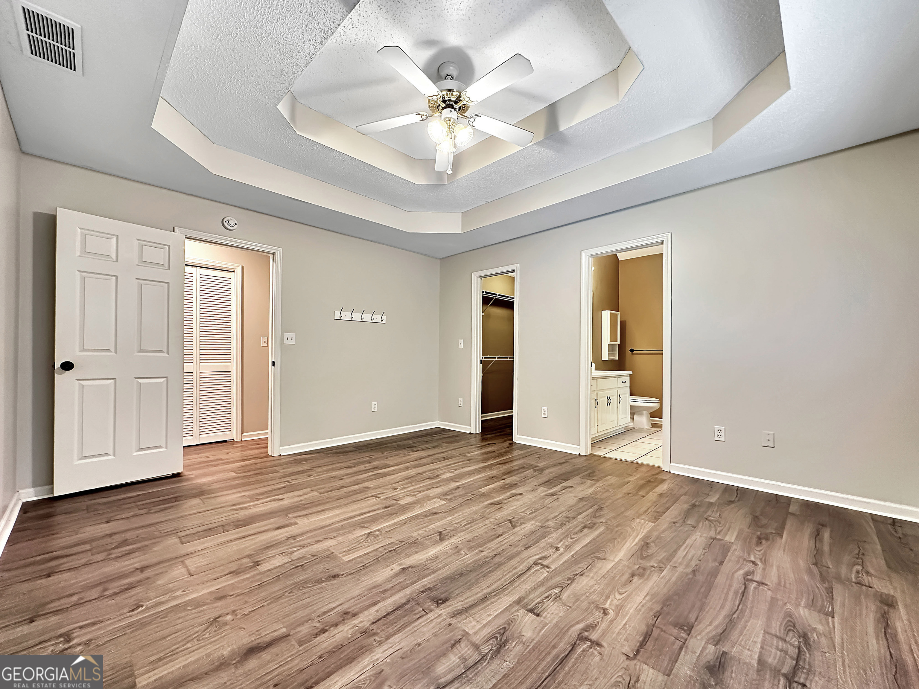 77 Paces Landing Way