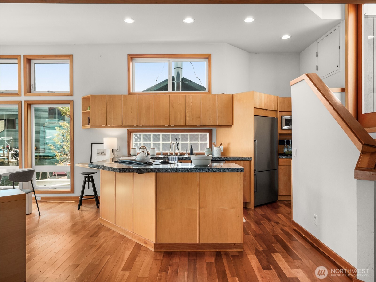 2727 Fairview Avenue E Unit: 12