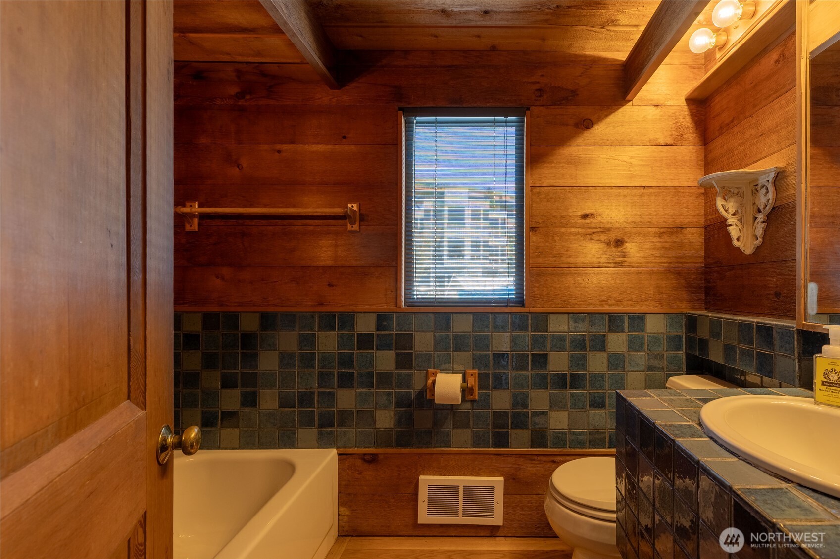 3123 Fairview Avenue E Unit: 2
