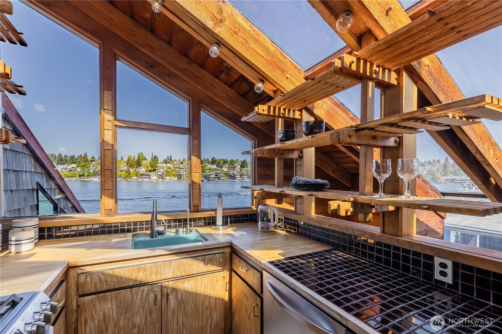 3123 Fairview Avenue E Unit: 2