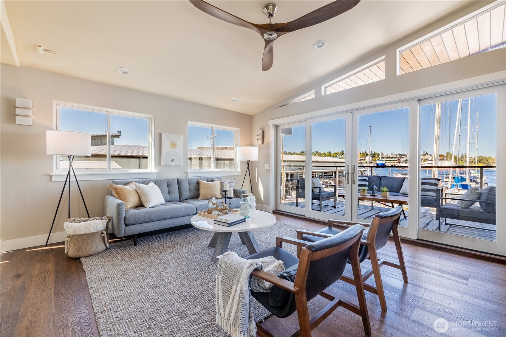 2542 Westlake Avenue N Unit: 5