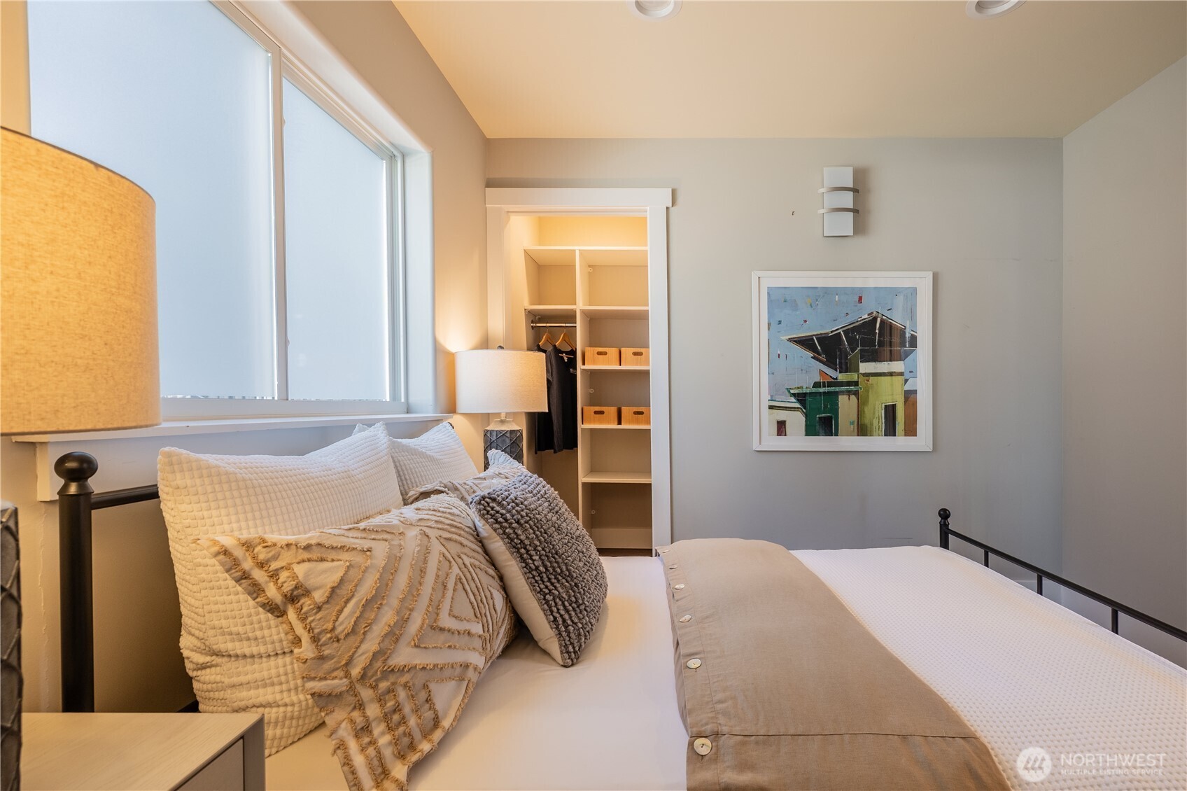 2542 Westlake Avenue N Unit: 5